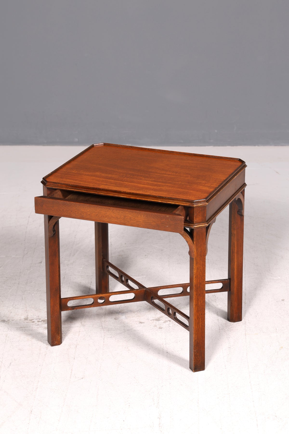 Edler Englischer Beistelltisch der Marke Bevan Funnell Mahagoni Side Table Ablagetisch Antik Vintage