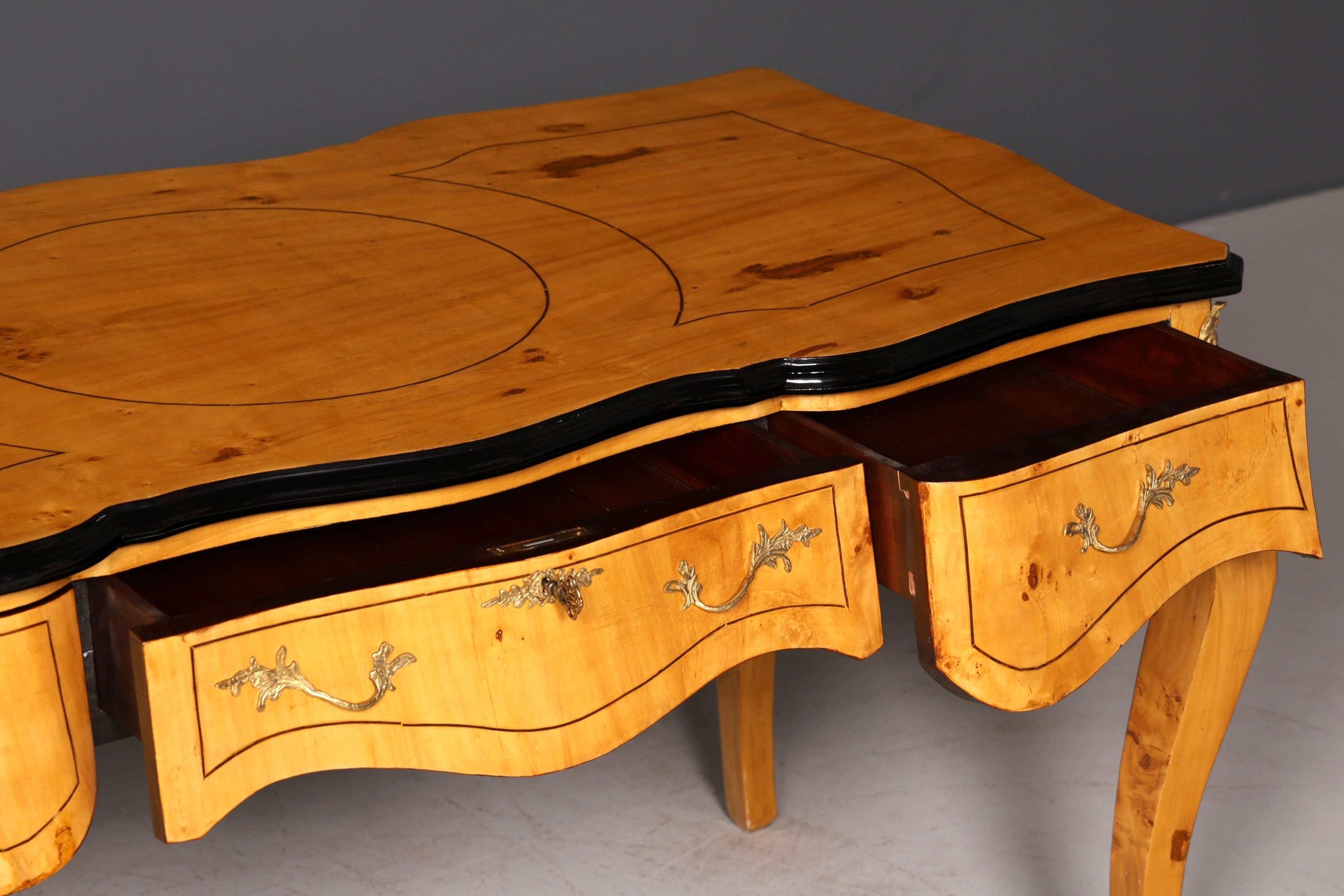 Beautiful Louis XV-style desk French office desk antique-style office table solid wood