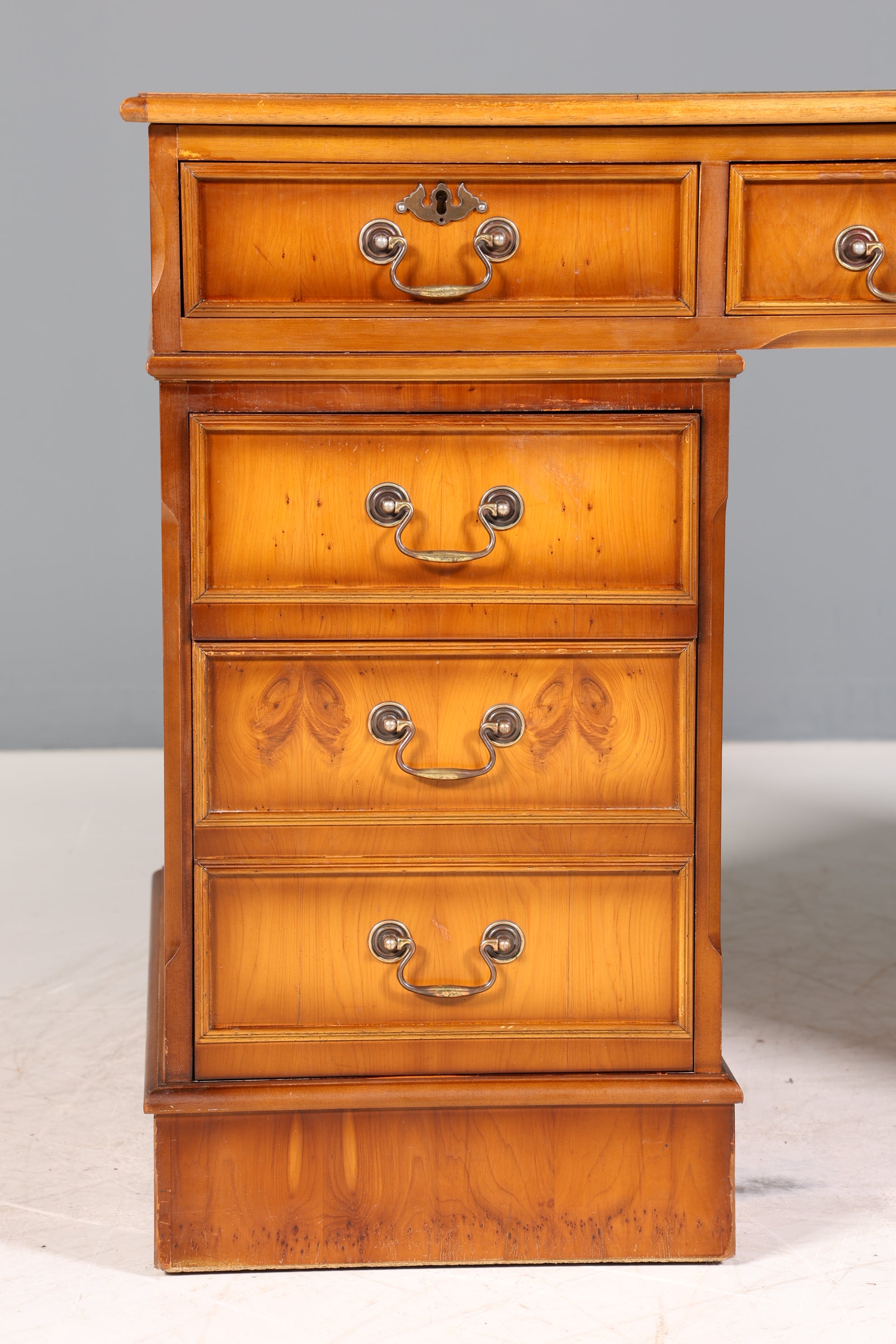 Stilvoller Englischer Schreibtisch Englisch Eibe Desk Leder Auflage Antik Stil Bürotisch Office Desk
