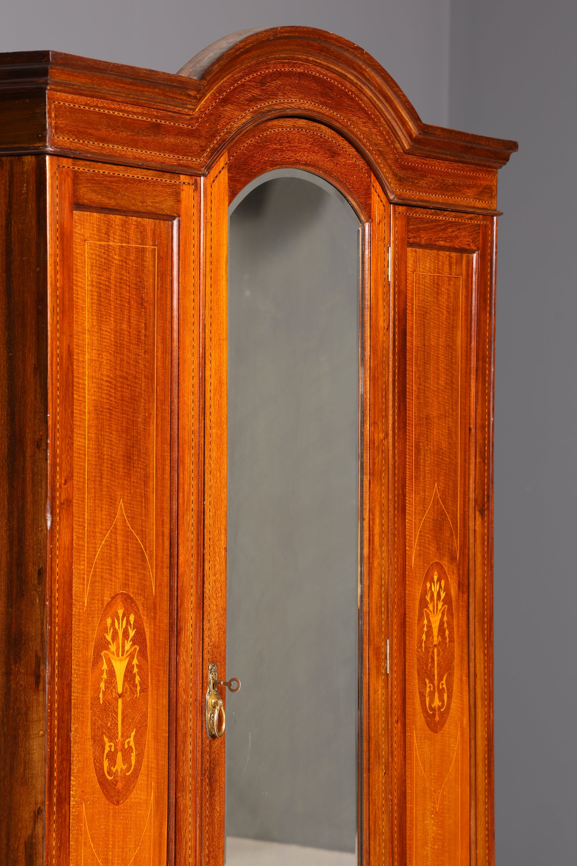 Traumhafter Jugendstil Kleiderschrank um 1910 Englisch Massiv Holz Antik Schrank Dielenschrank Wäscheschrank