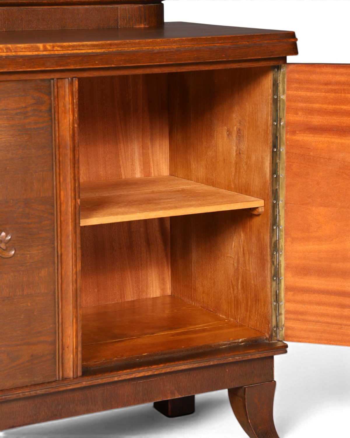 Hauptstadt Möblerei Jugendstil Schrank aus massiver Eiche mit offenem Innenraum und festem Einlegeboden