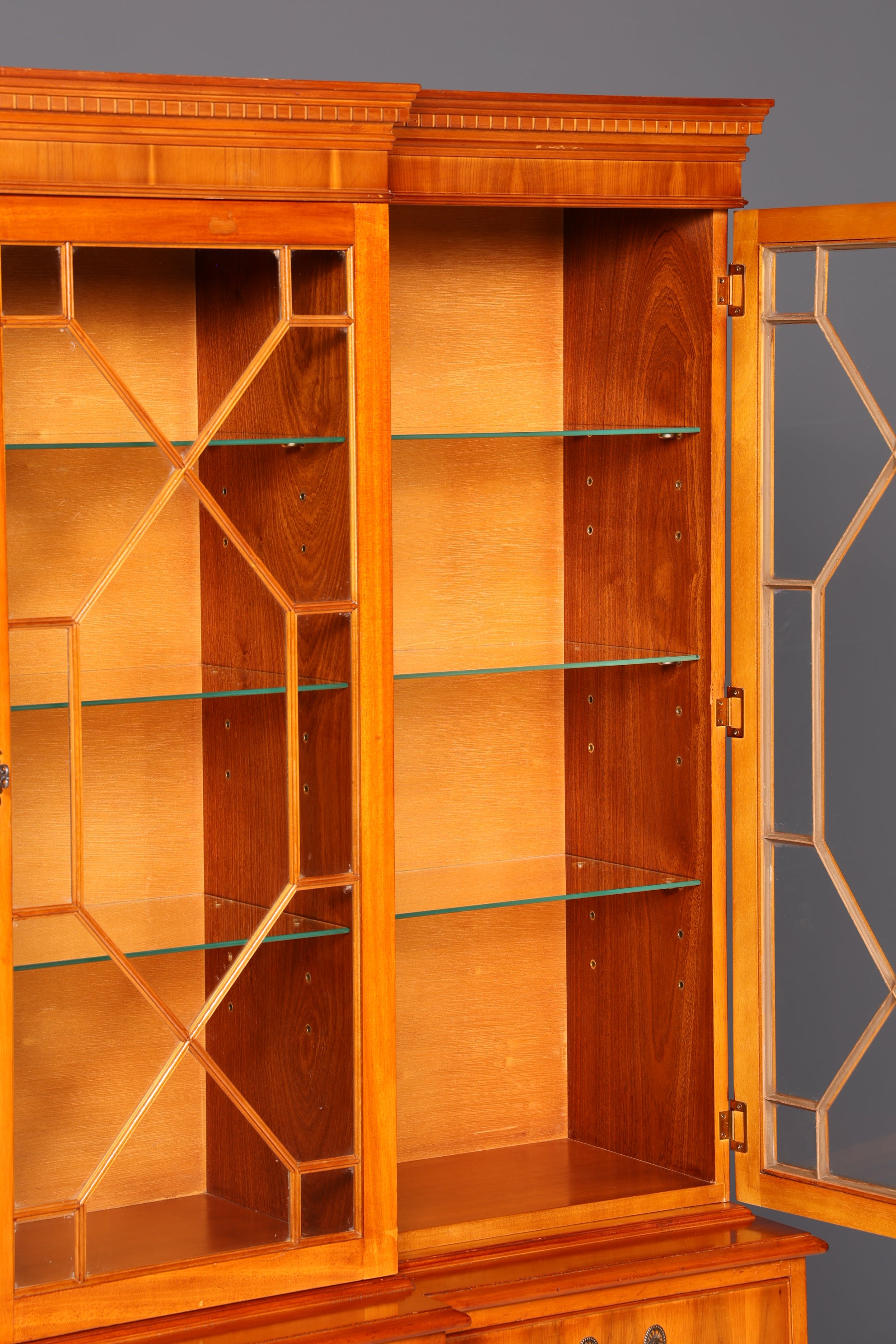 Wunderschöne Englische Vitrine Bücherschrank Buffet Englisch Eibe Glasvitrine Bibliothek Vitrinenschrank