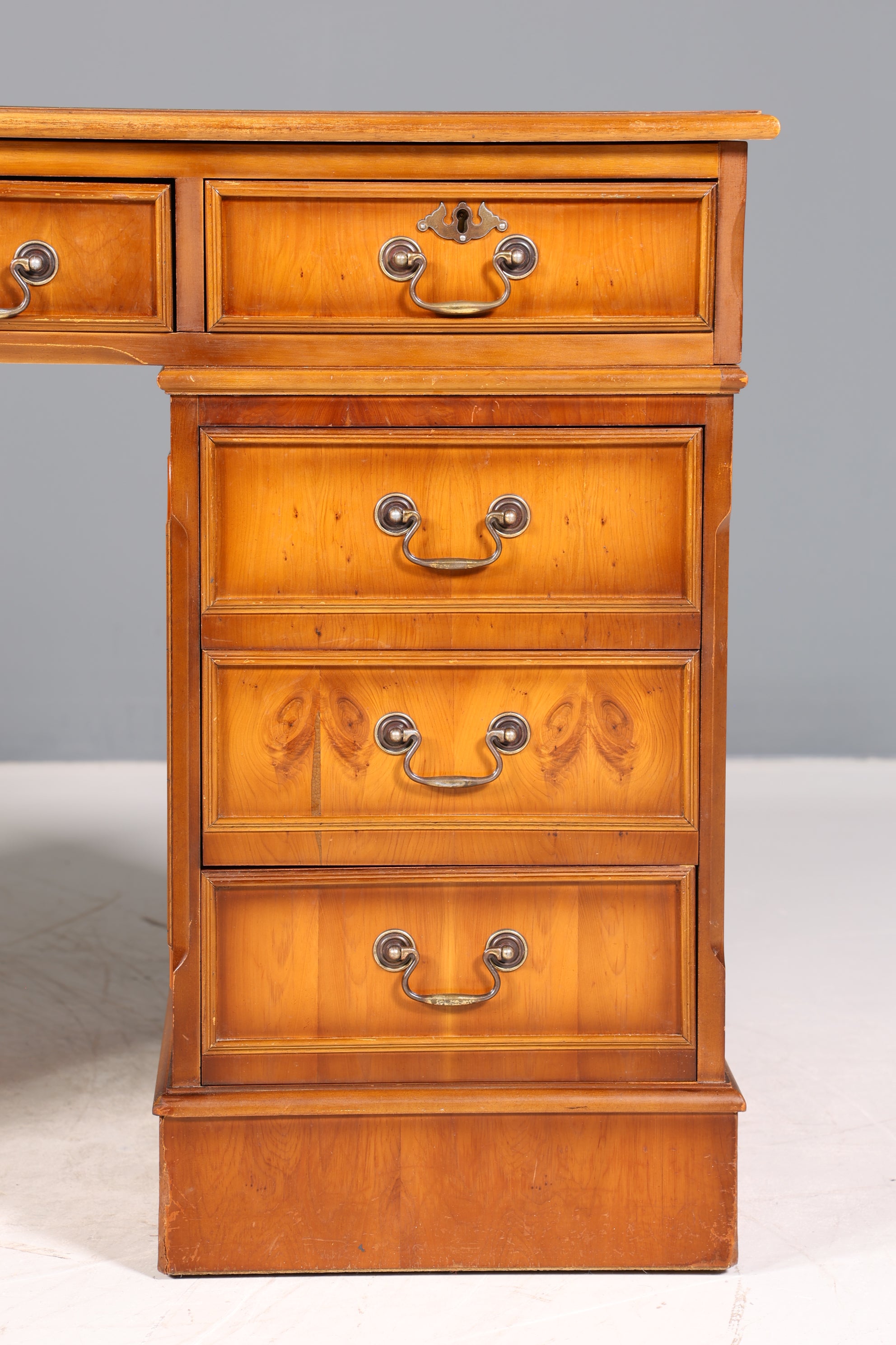 Stilvoller Englischer Schreibtisch Englisch Eibe Desk Leder Auflage Antik Stil Bürotisch Office Desk