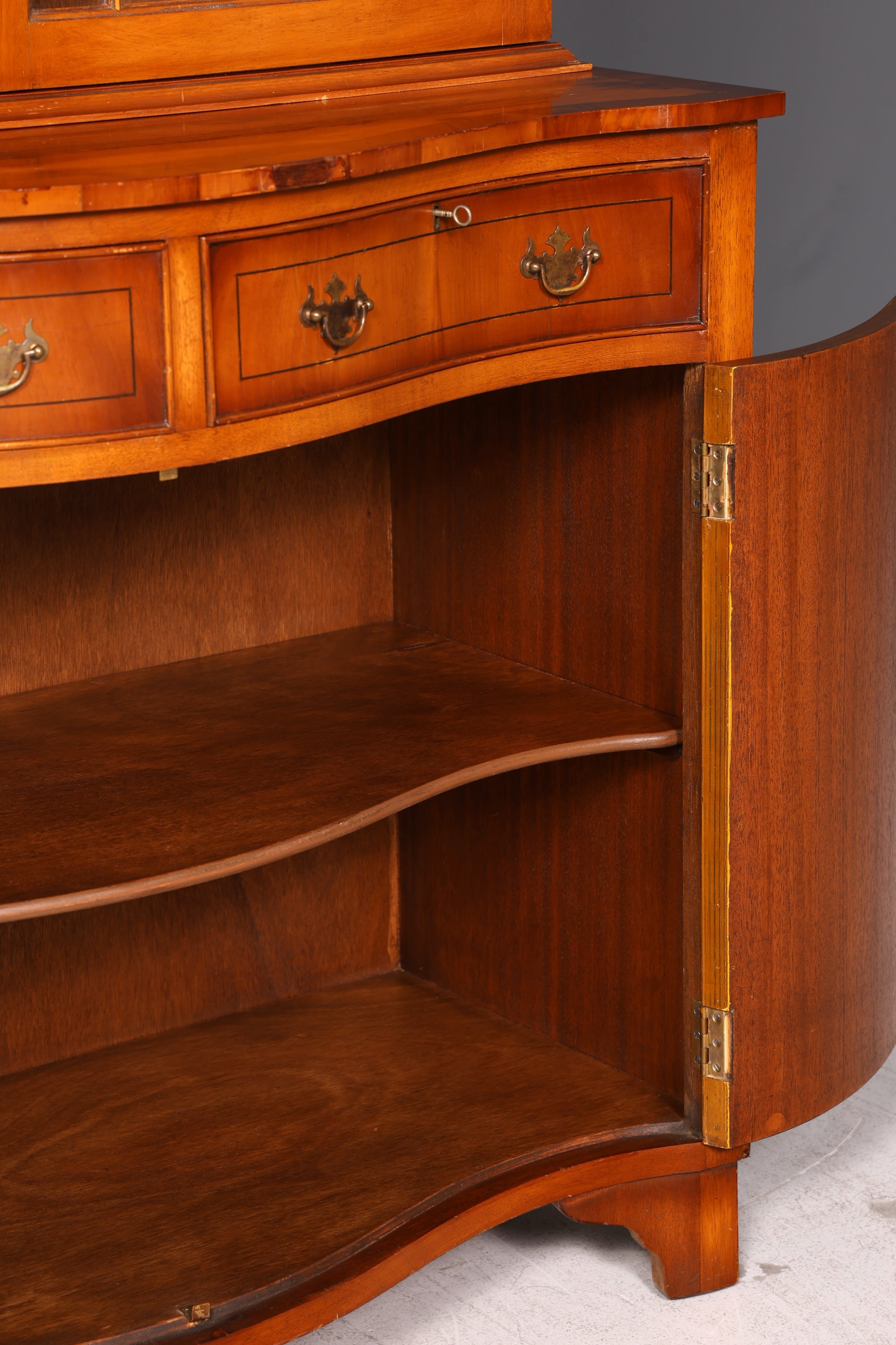 Wunderschöne Englische Vitrine Bücherschrank Eibe Aufsatzschrank Glasvitrine Buffet Sideboard Bibliothek