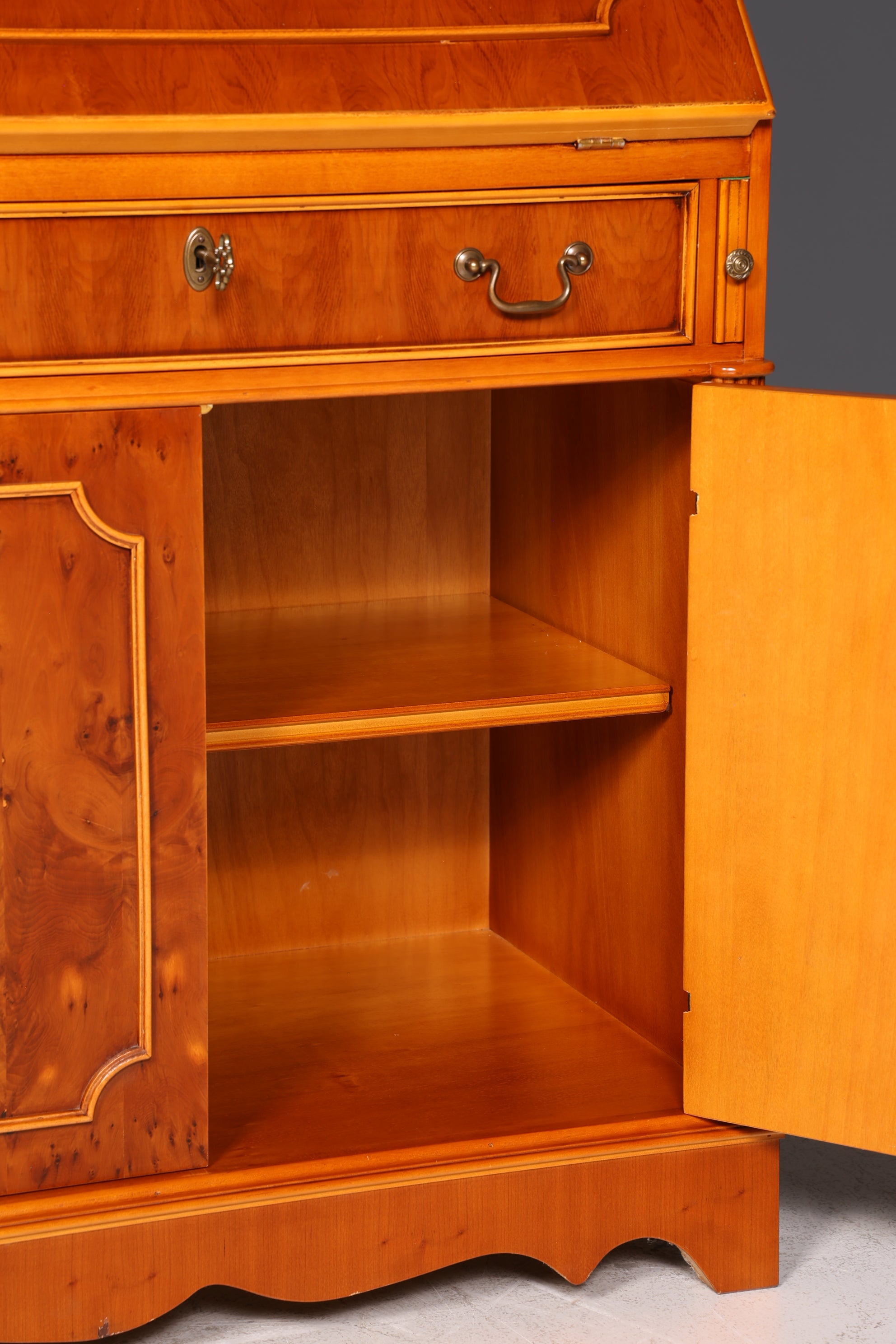 Stilvoller Englischer Sekretär Original Heldense Aufsatzsekretär Eibe Antik 60er Vitrine Schrank UK Büro