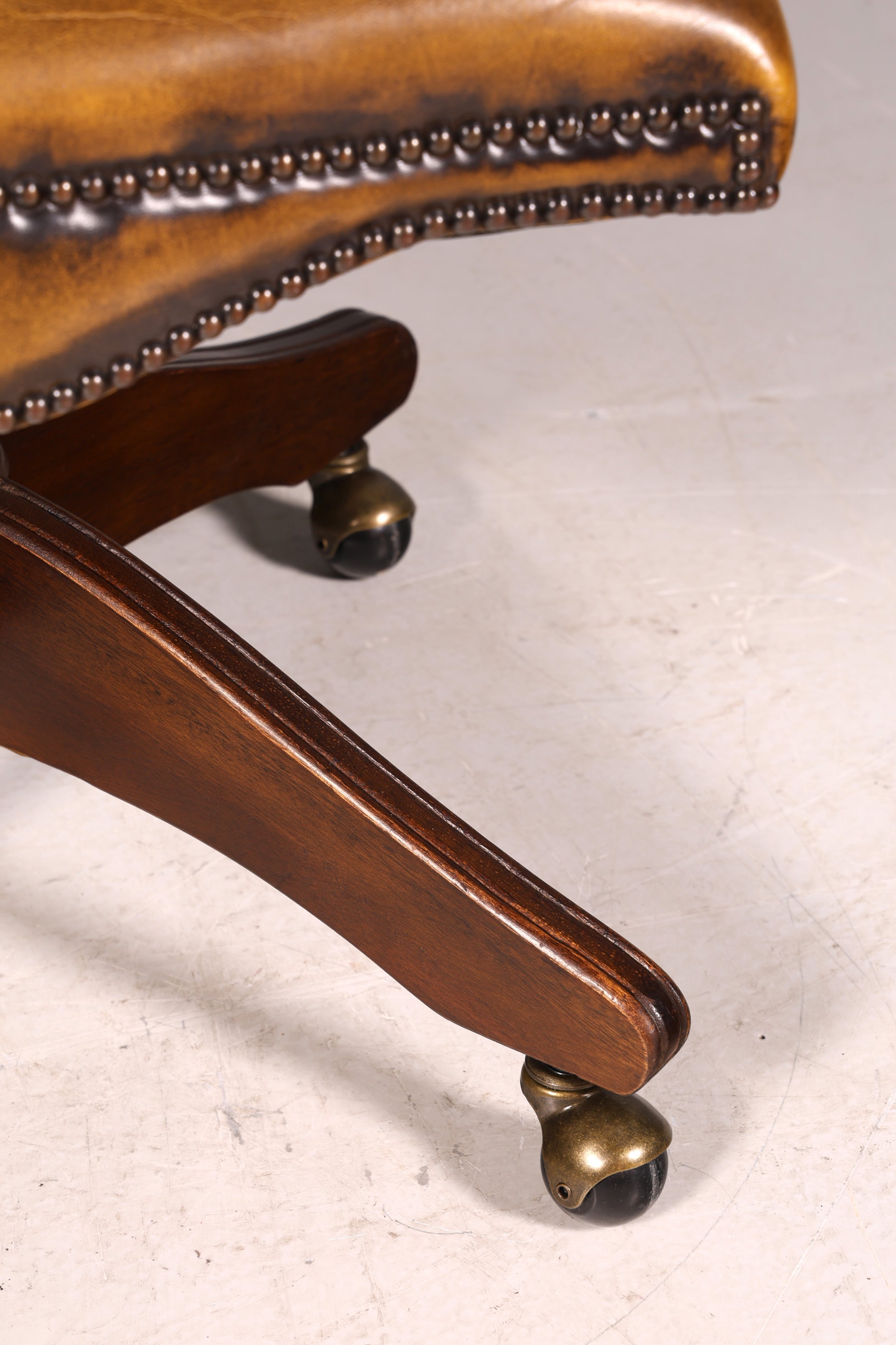 Original Chesterfield Centurion Captain Chair Englisch grün echt Leder Sessel Bürostuhl Office Chair