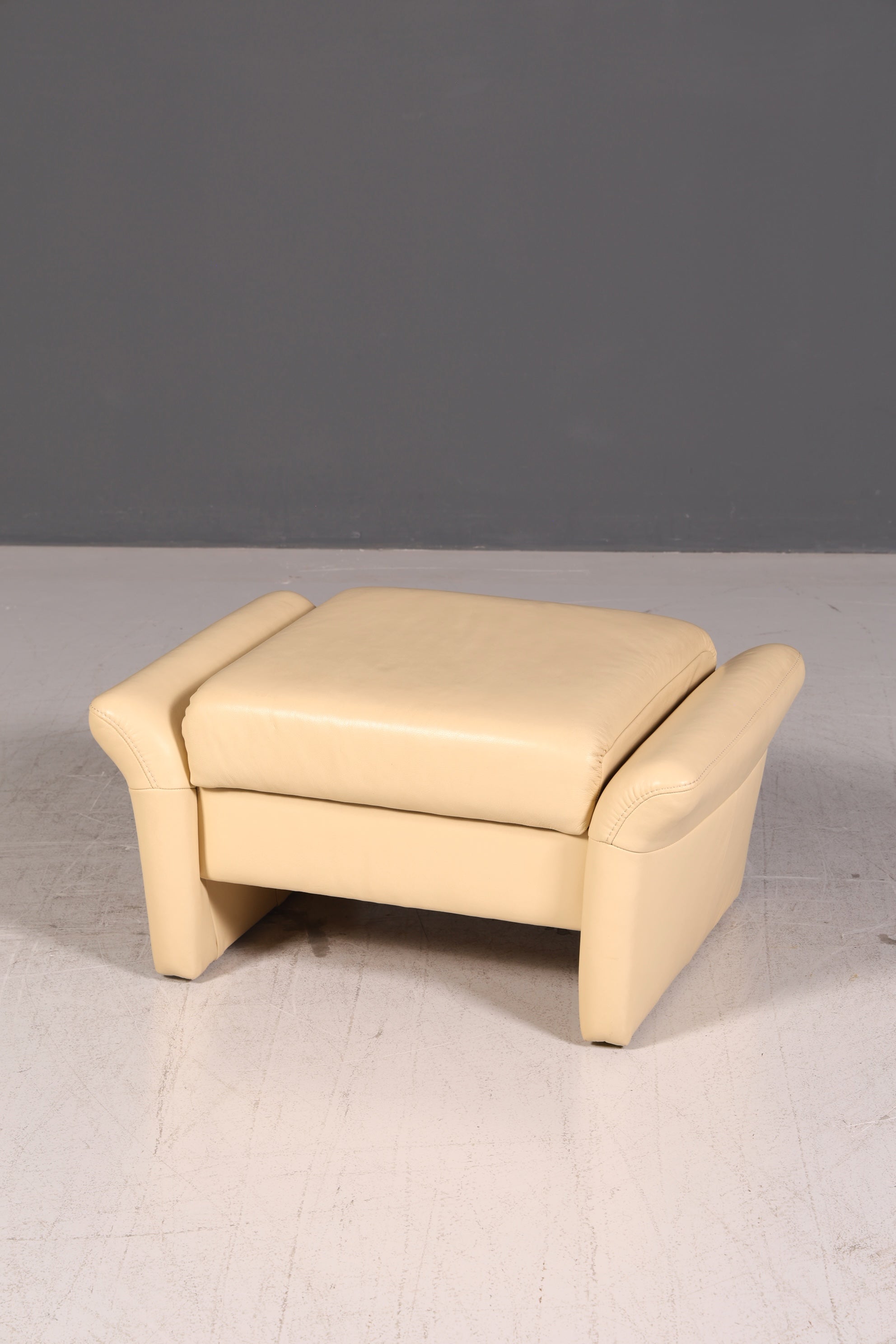 Edles Himolla Cumuly 2-Sitzer Ledersofa mit Hocker Echtleder Creme Relaxsofa Couch Sofa Vintage