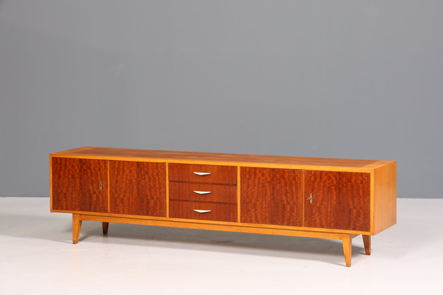 Schlichtes Mid Century Sideboard Vintage TV Kommode 60s Schrank Longboard Retro Lowboard