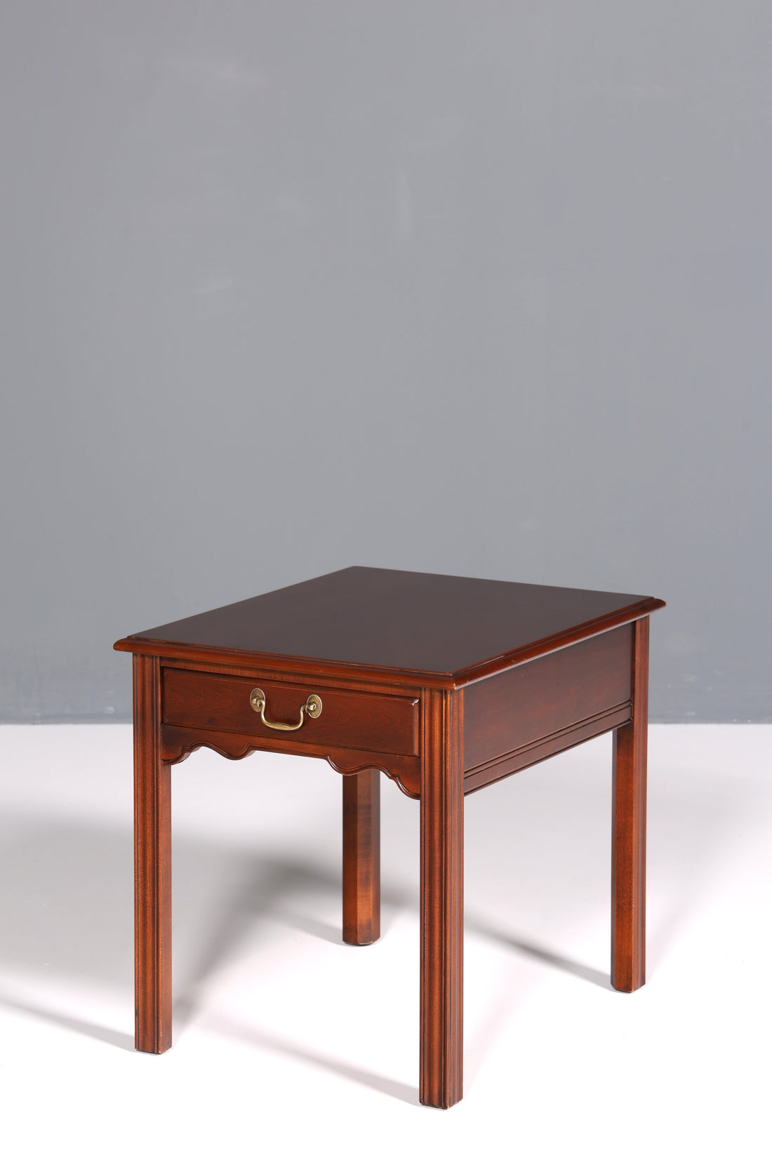 Wunderschöner Tisch der Marke Drexel Heritage Beistelltisch Antik 60s Ablagetisch 5 von 5