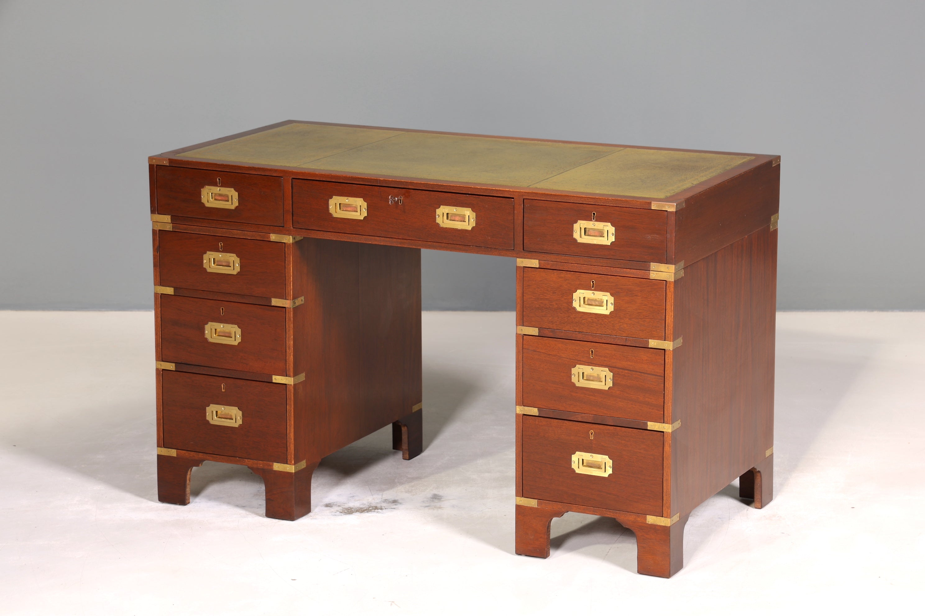 Edler Maritimer Schreibtisch Englischer Military Chest Bürotisch Office Table mit echt Lederauflage