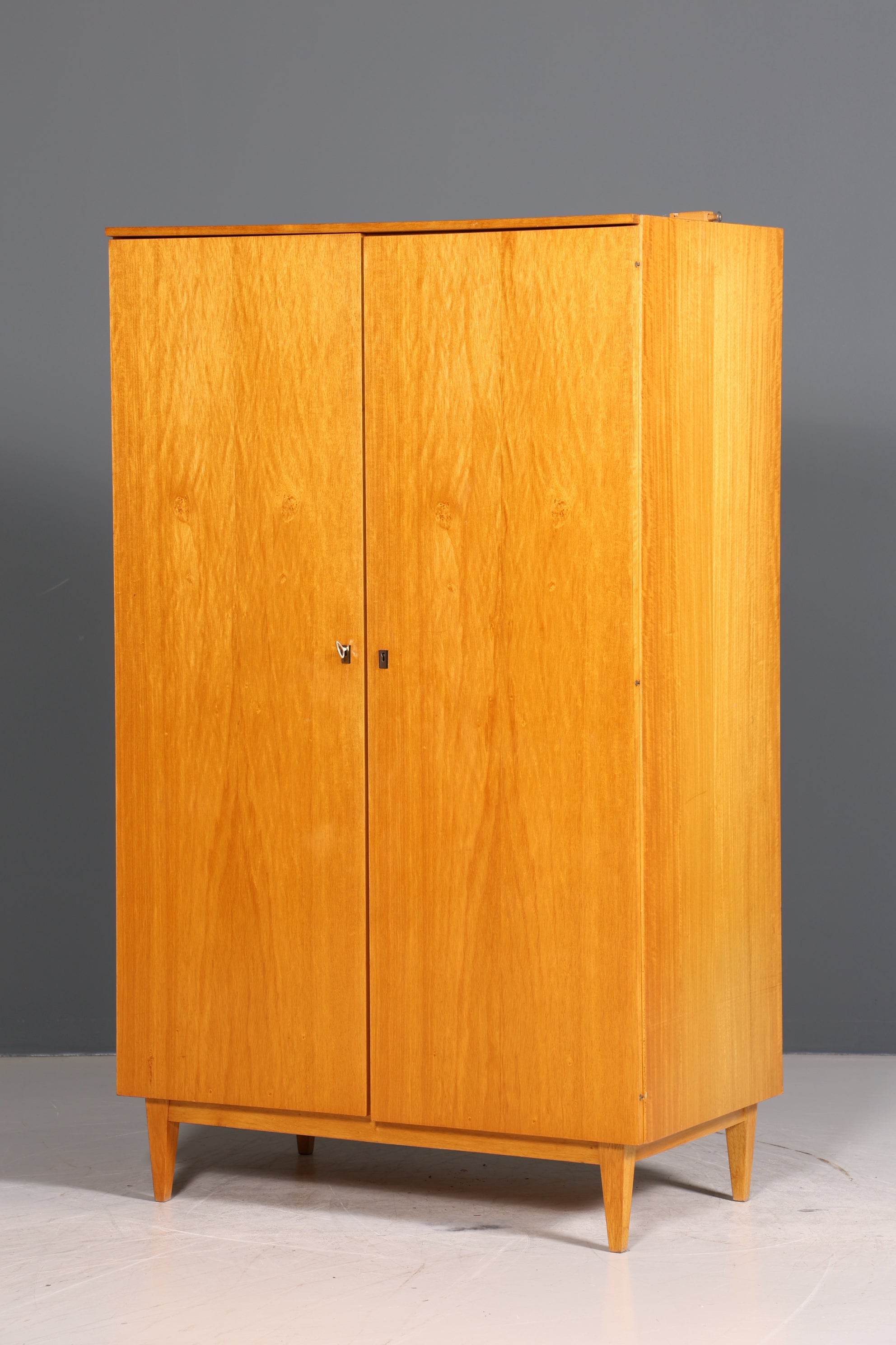 Traumhafter Mid Century Kleiderschrank Vintage Schrank Retro Wäscheschrank