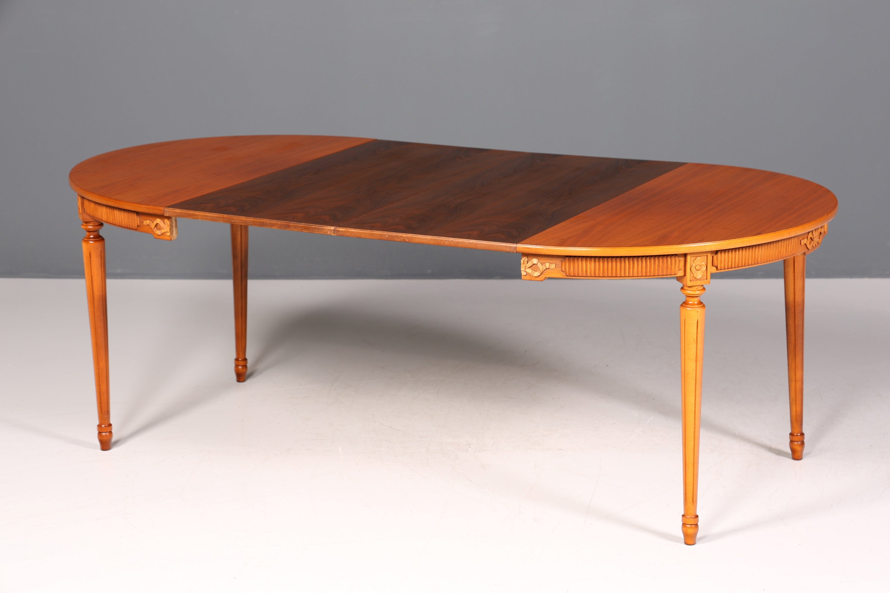 Tisch Gustavianischer Stil ausziehbar Eibe Esszimmer