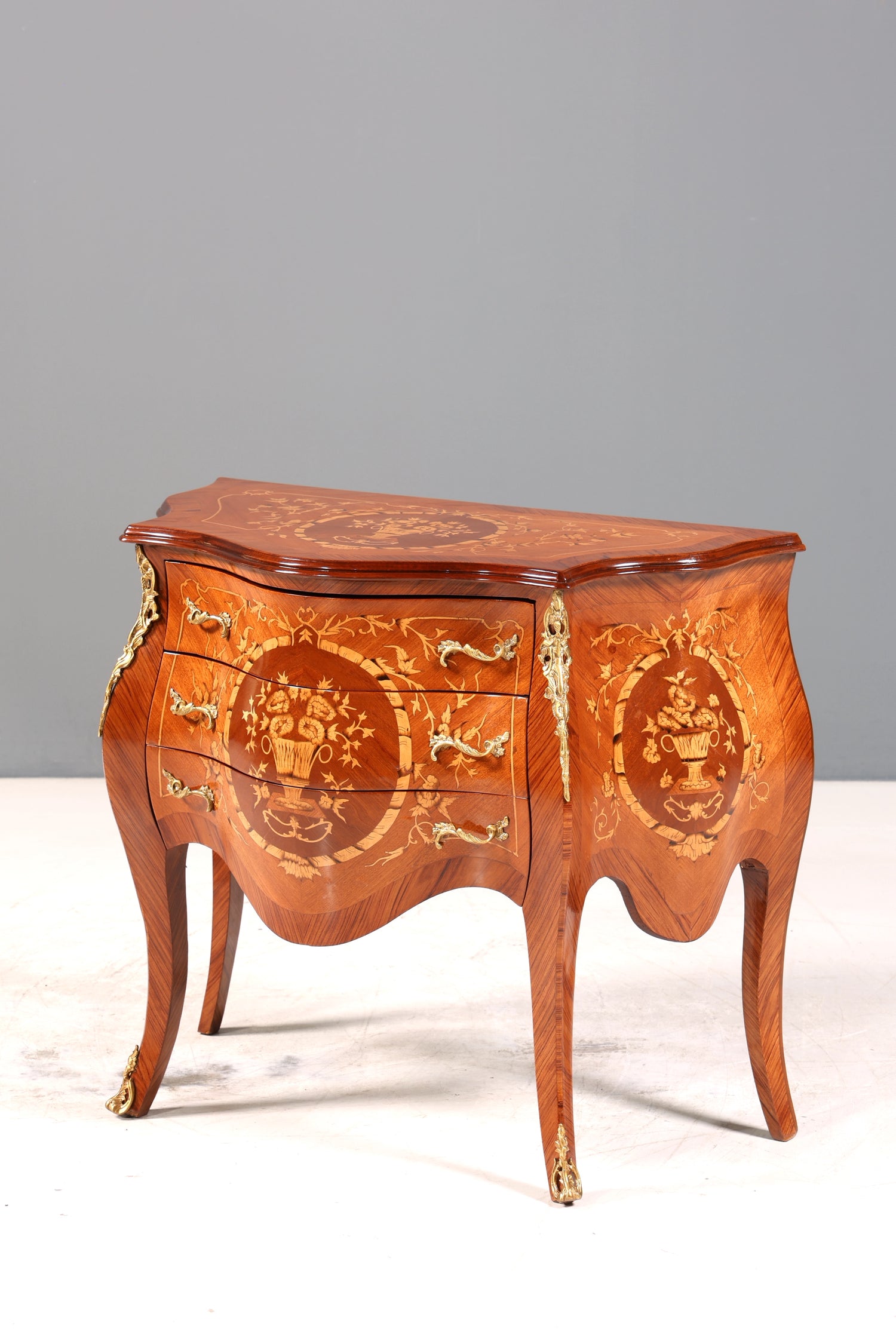 Königliche Bauchige Barock Stil Kommode Messing Louis XV Sideboard Antik Stil Schubladenkommode
