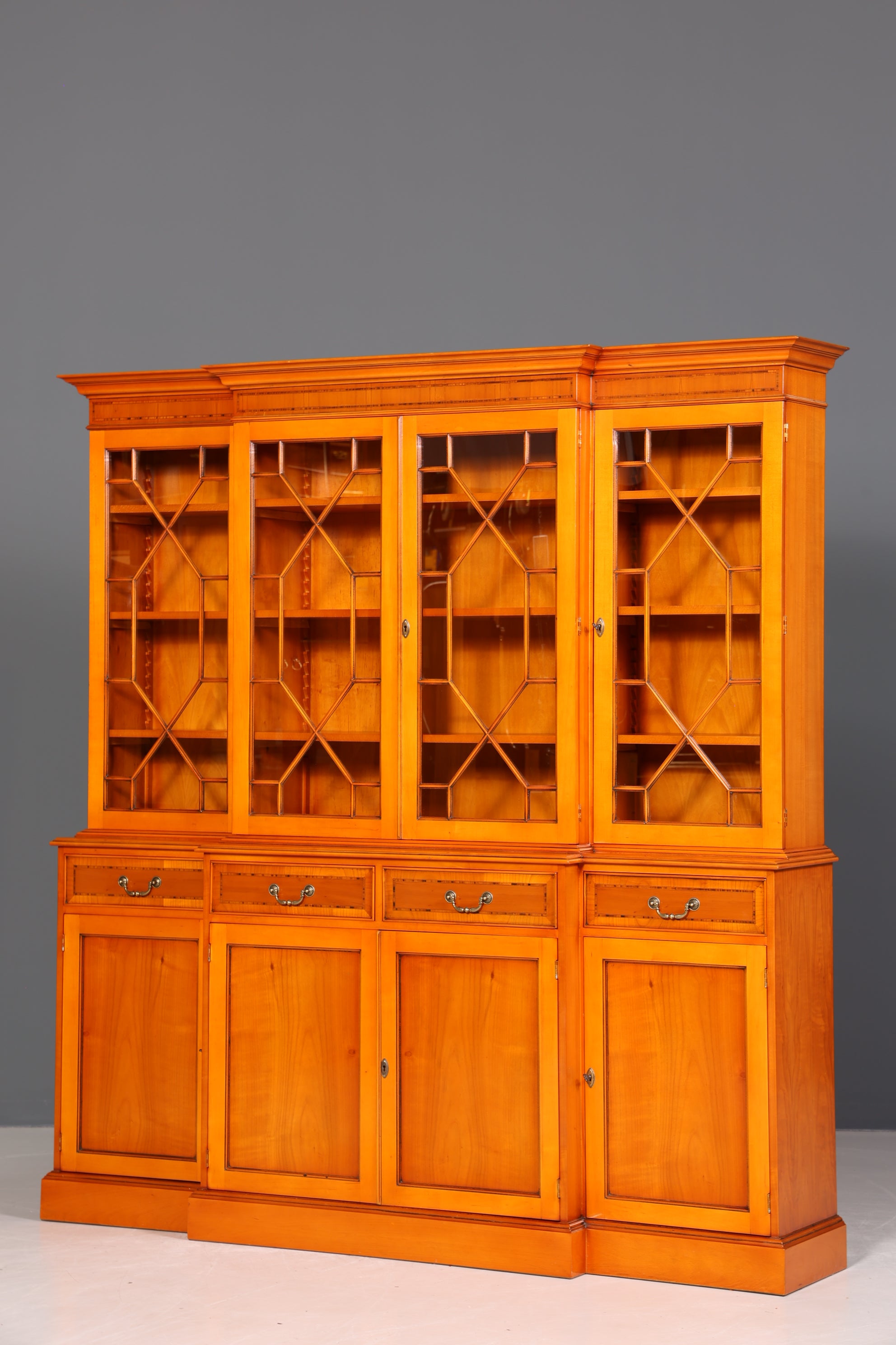 Stilvolle Englische Vitrine Bücherschrank Buffet Antik Stil Englisch Eibe Glasvitrine Bibliothek