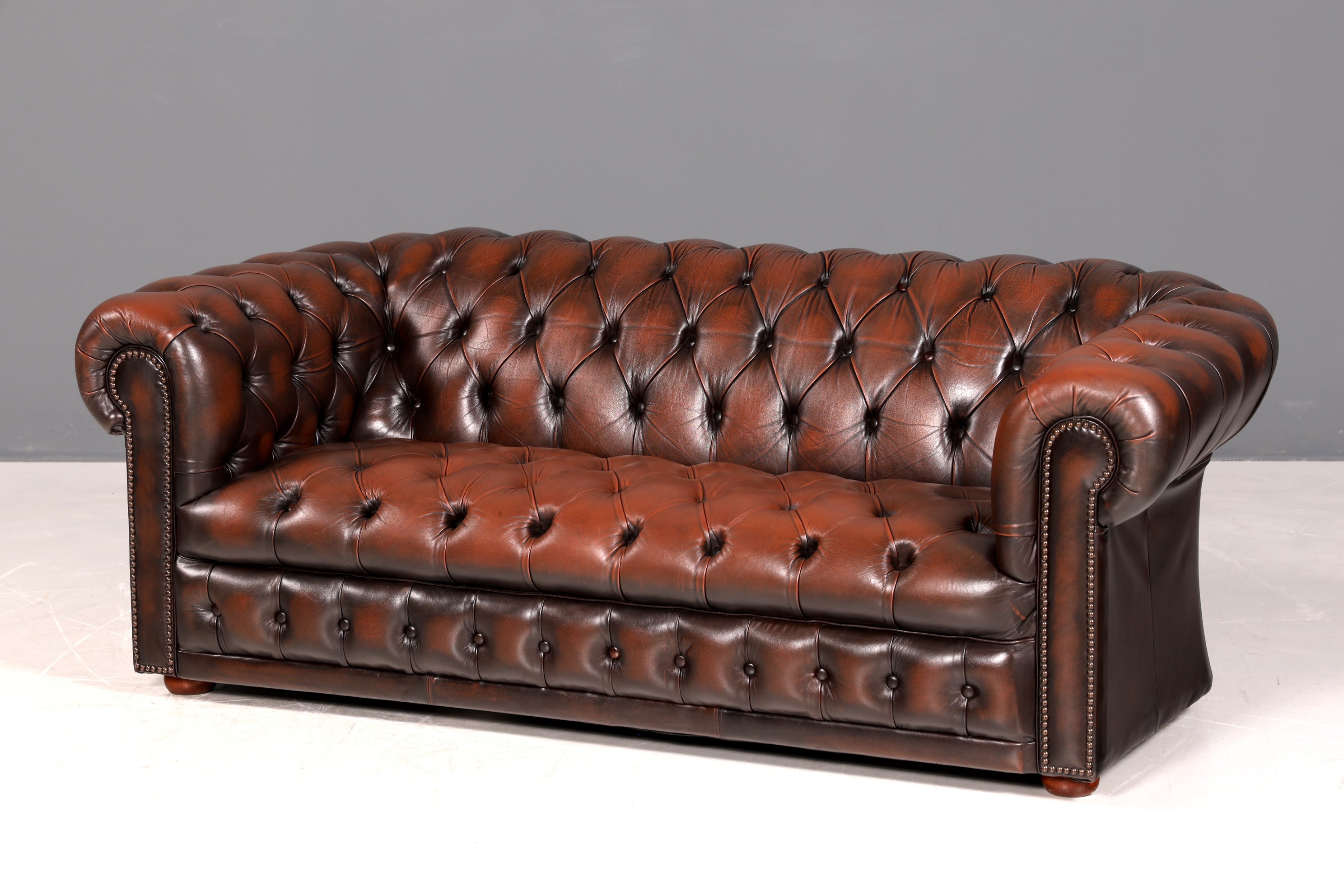 Wunderschönes Original Chesterfield Sofa 2-Sitzer Couch Englisches echt Leder Sofa UK 1 von 2