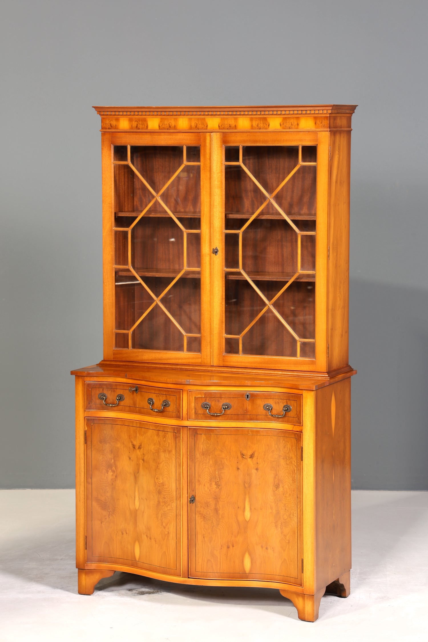 Wunderschöne Englische Vitrine Bücherschrank Buffet Antik Stil Englisch Eibe Glasvitrine Bibliothek