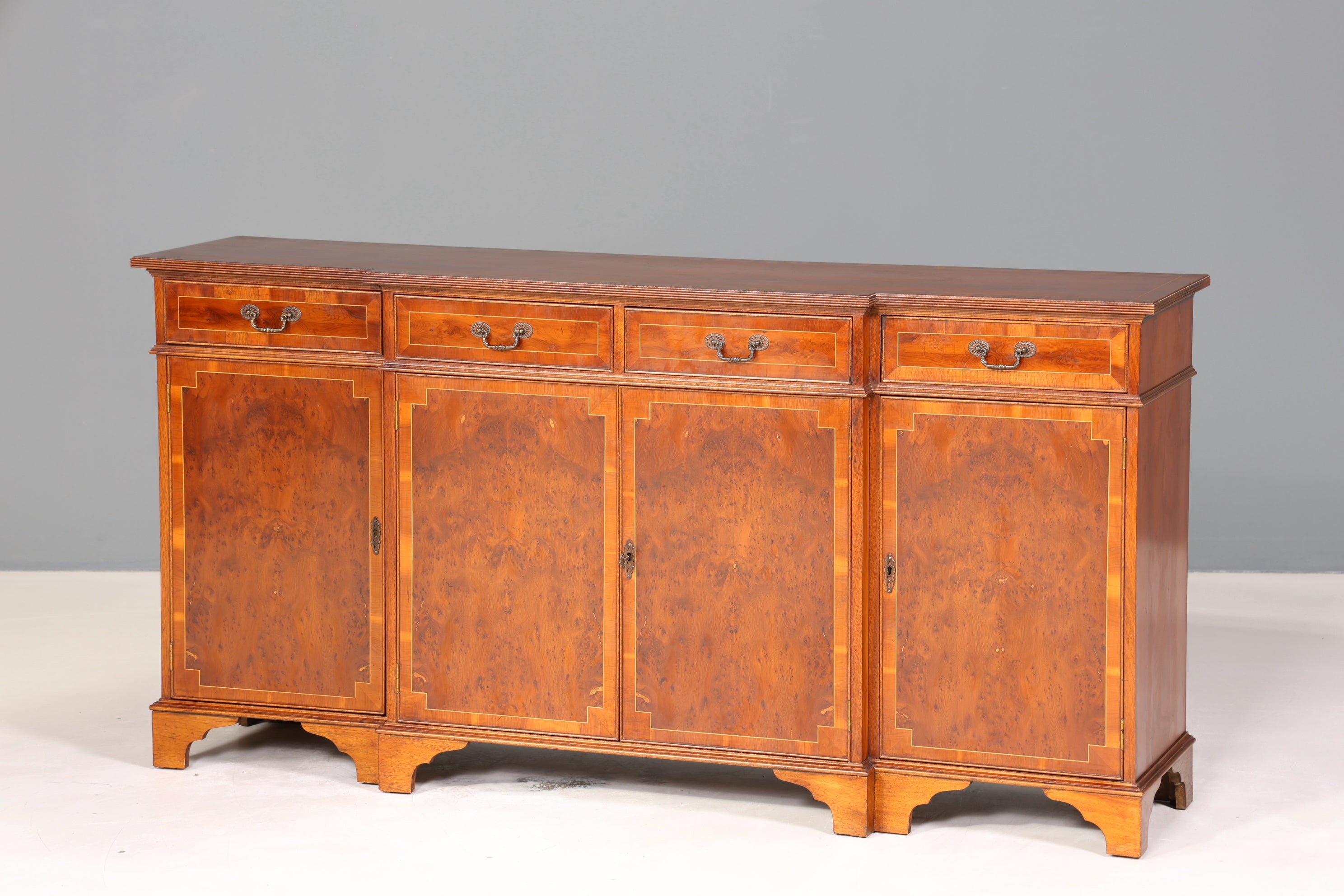 Wunderschönes Englisches Sideboard echt Holz Schrank Antik Stil Buffetschrank Kommode