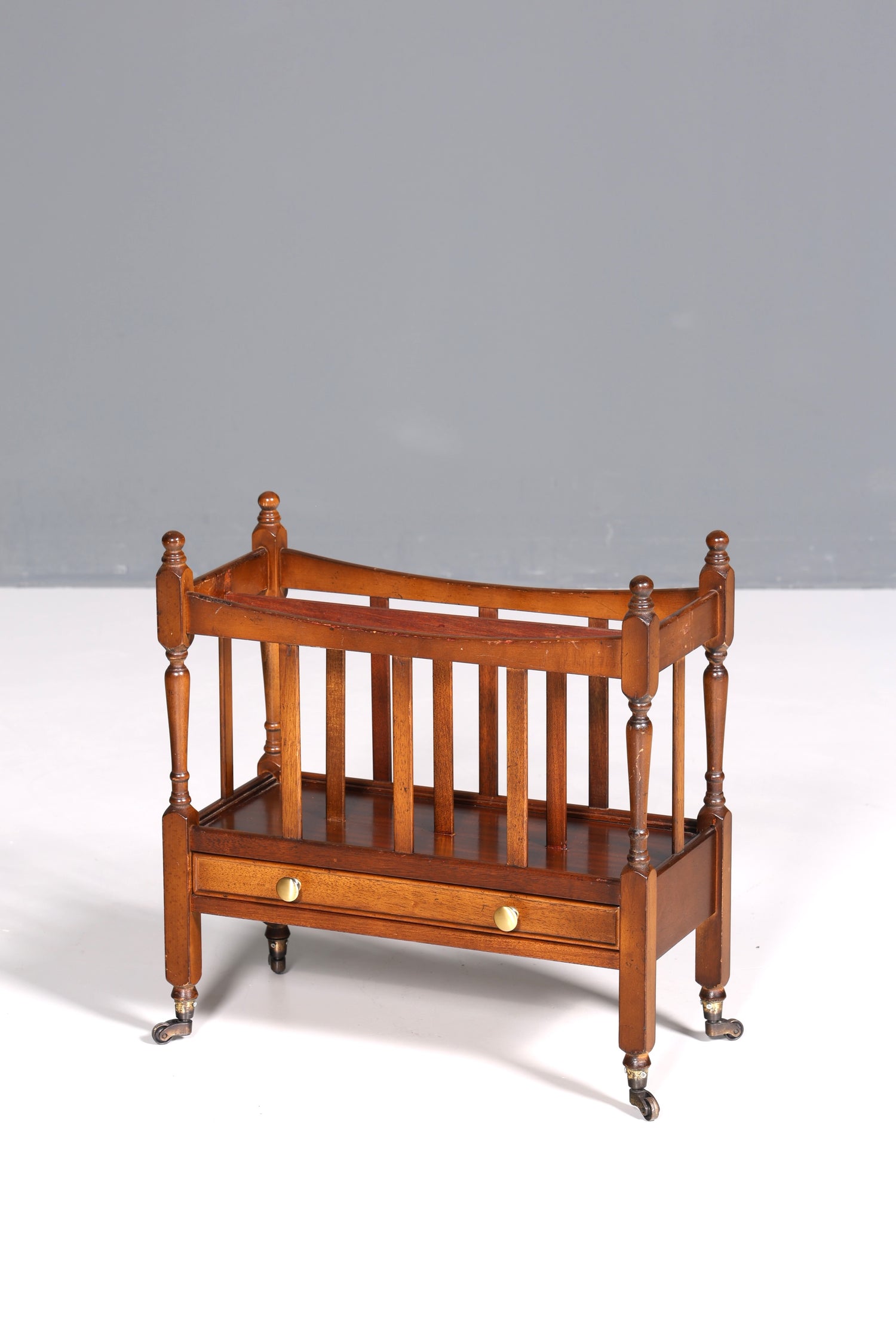 Wunderschöner Englischer Zeitungsständer Magazin Rack Antik 60s Ablage Buchablage