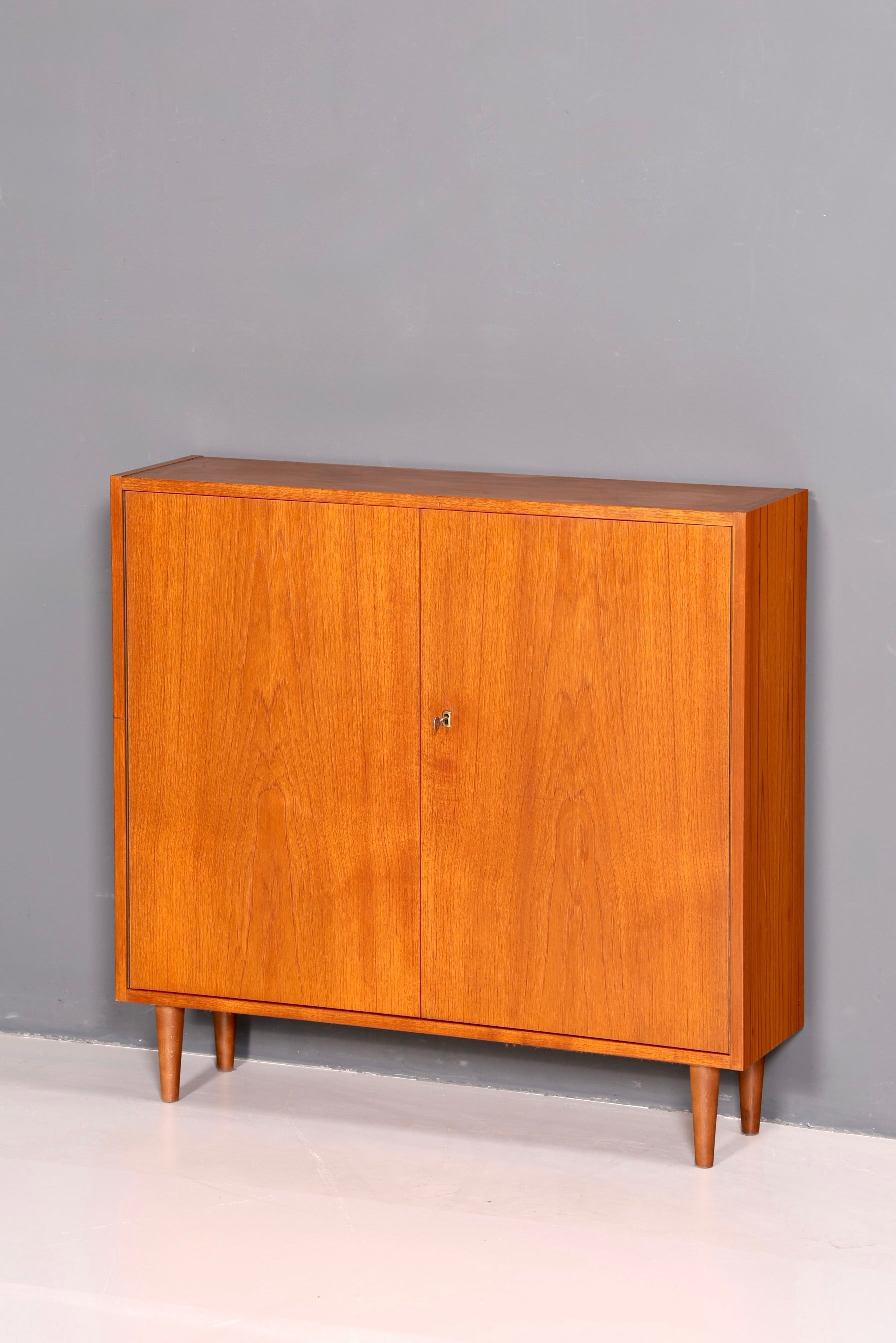 Wunderschöner Hellerau Schrank Mid Century Highboard Vintage Vertiko Kleiderschrank 60s