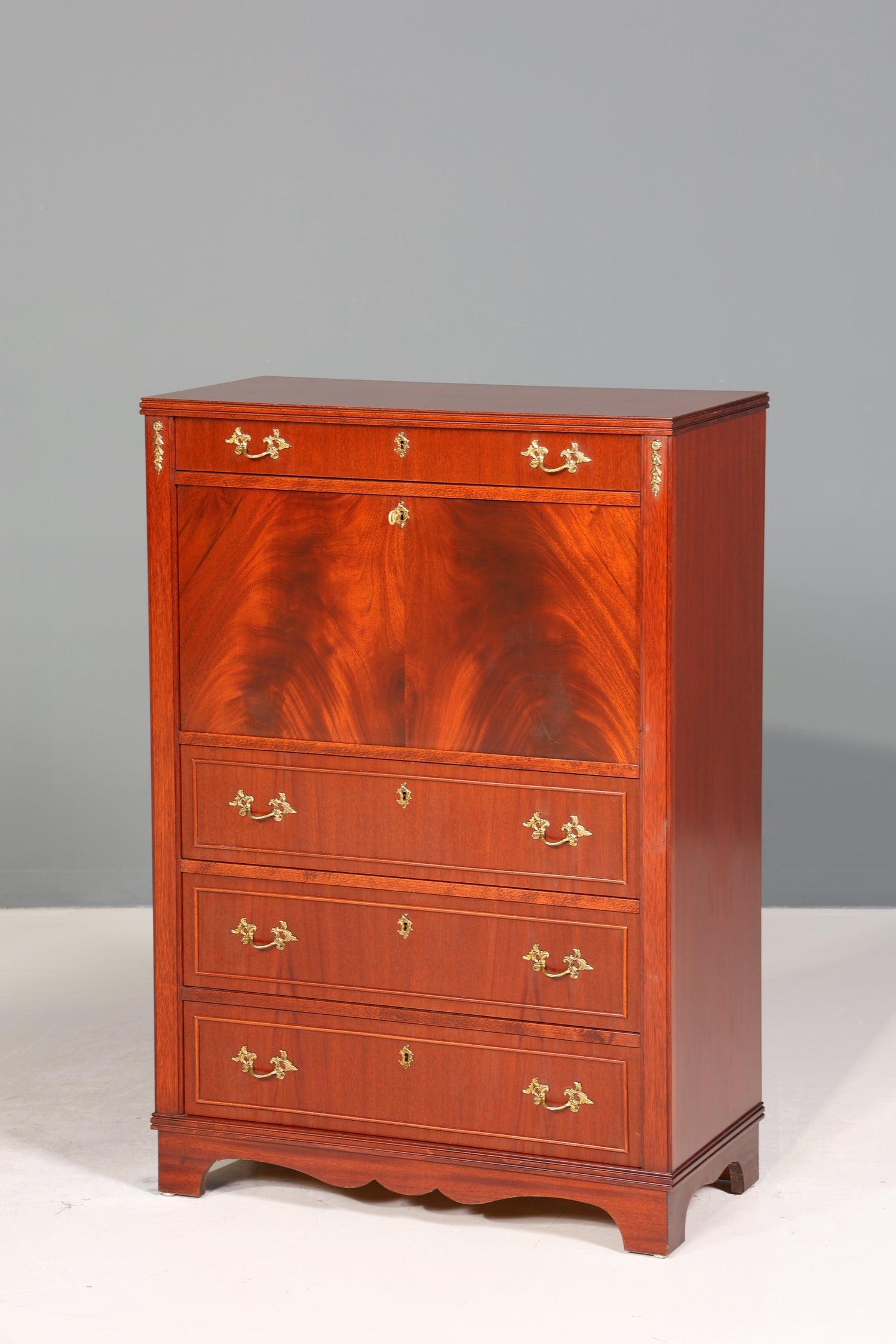 Stilvoller Sekretär im Englischen Stil Büro Vertiko Kommode Mahagoni Schreibkommode