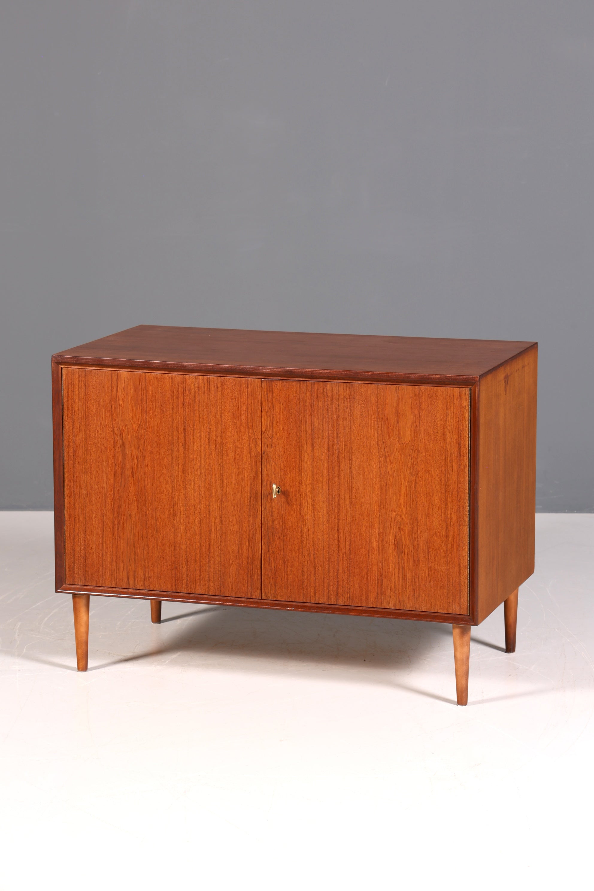 Wunderschöne Mid Century Kommode Vintage Schrank Retro Flur Kommode 60s Sideboard 1 von 2