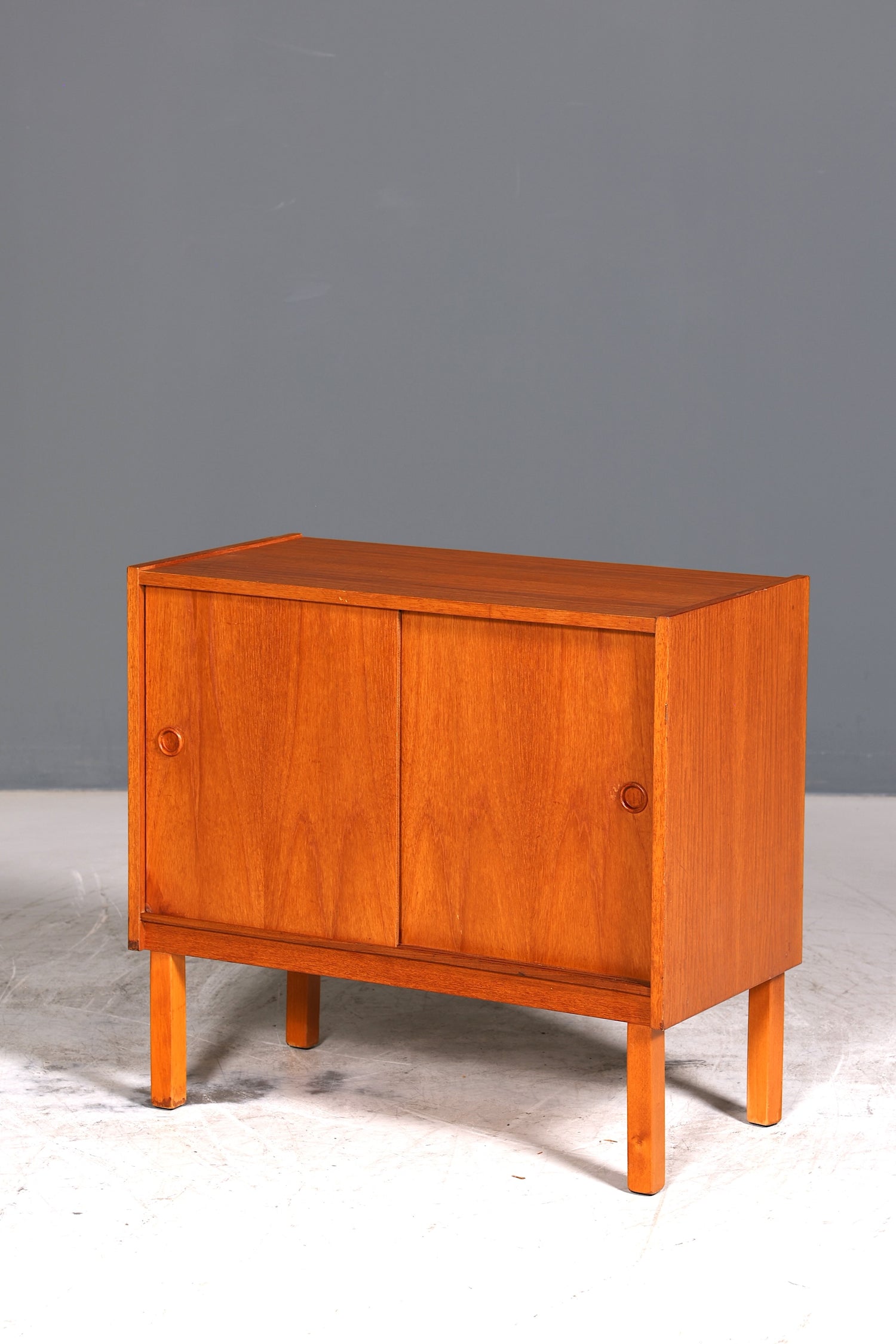 Traumhafter Mid Century Schrank Teak Holz Schiebetür Kommode Danish Design Sideboard 2 von 2