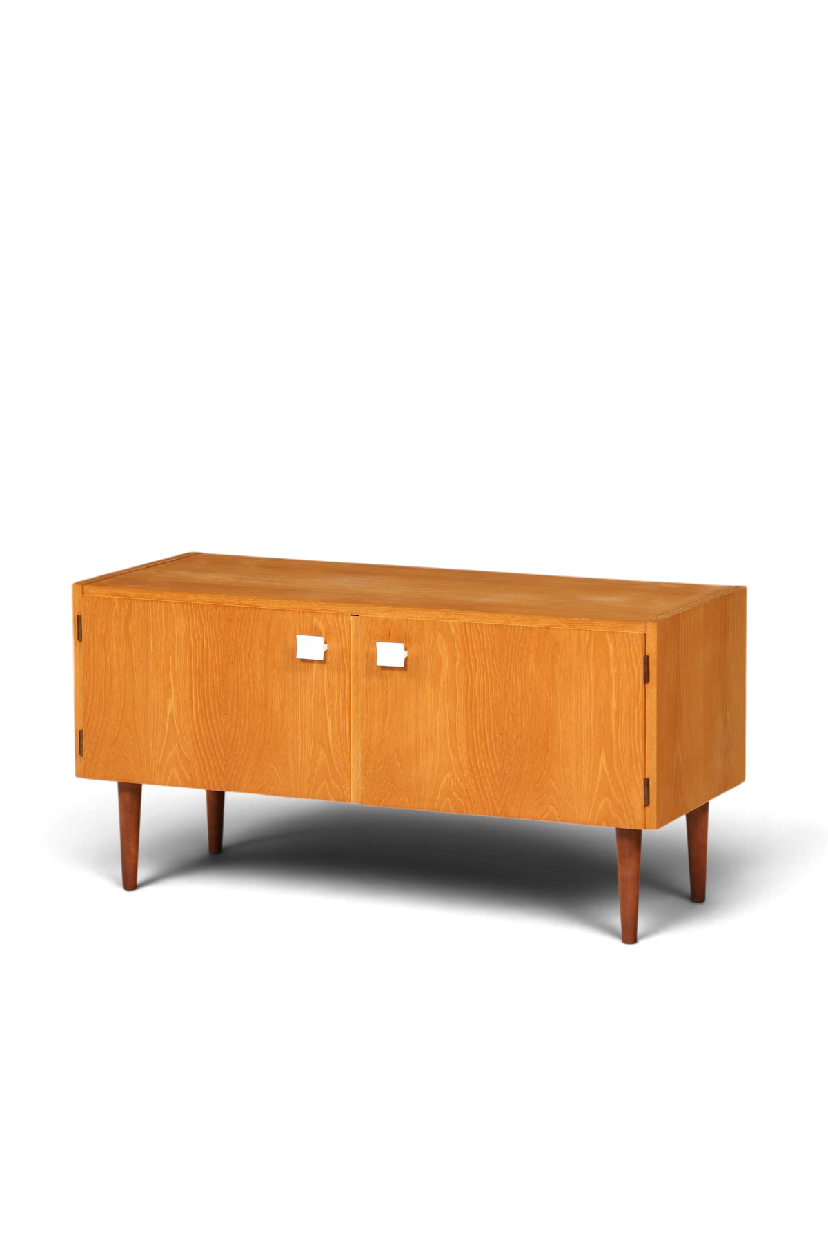 Hauptstadt Möblerei Hellerau Mid Century Kommode Modell 427 aus Holz als elegantes Sideboard oder TV-Schrank