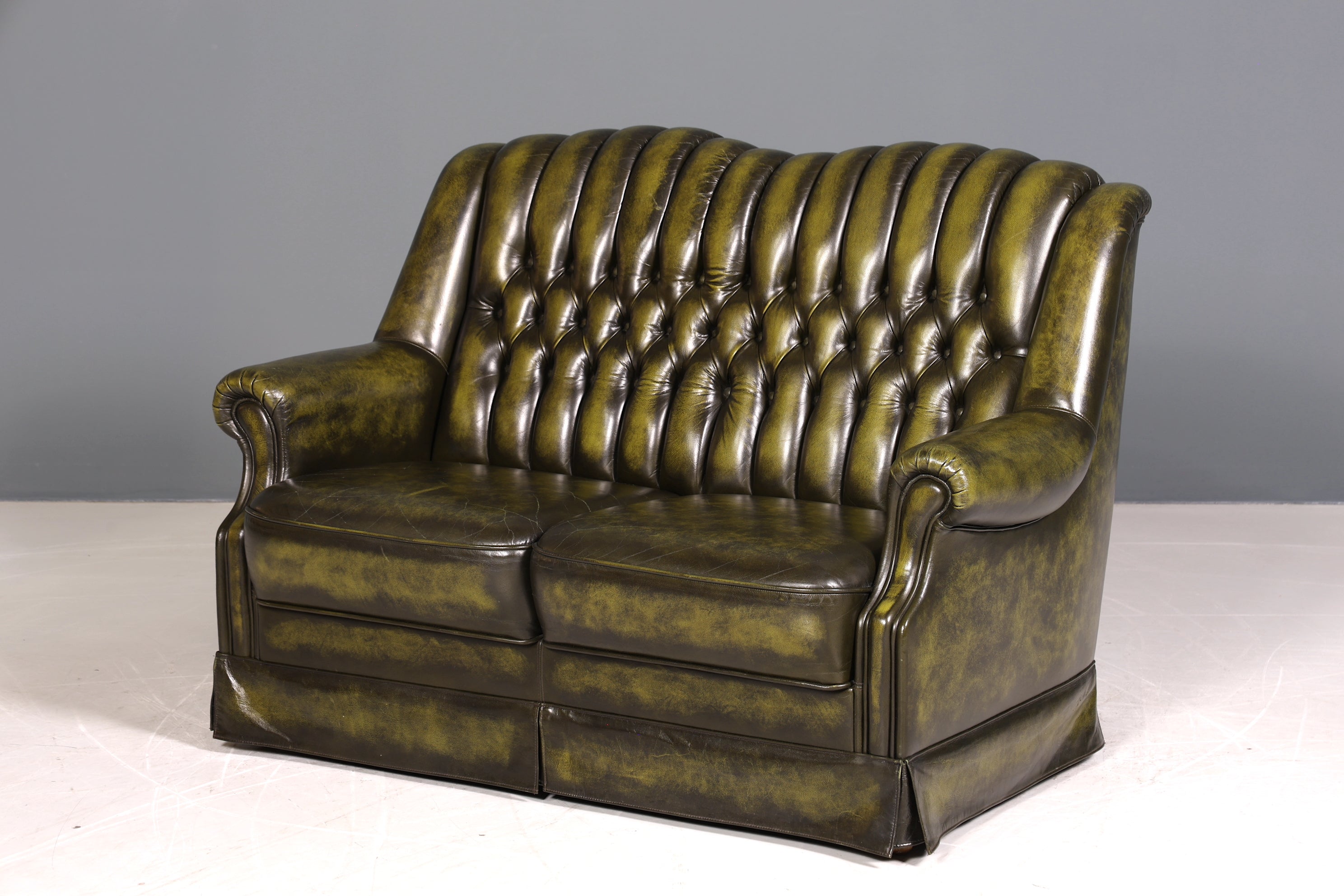 Wunderschönes Original Chesterfield 2er Sofa Englisch Leder 2- Sitzer Couch