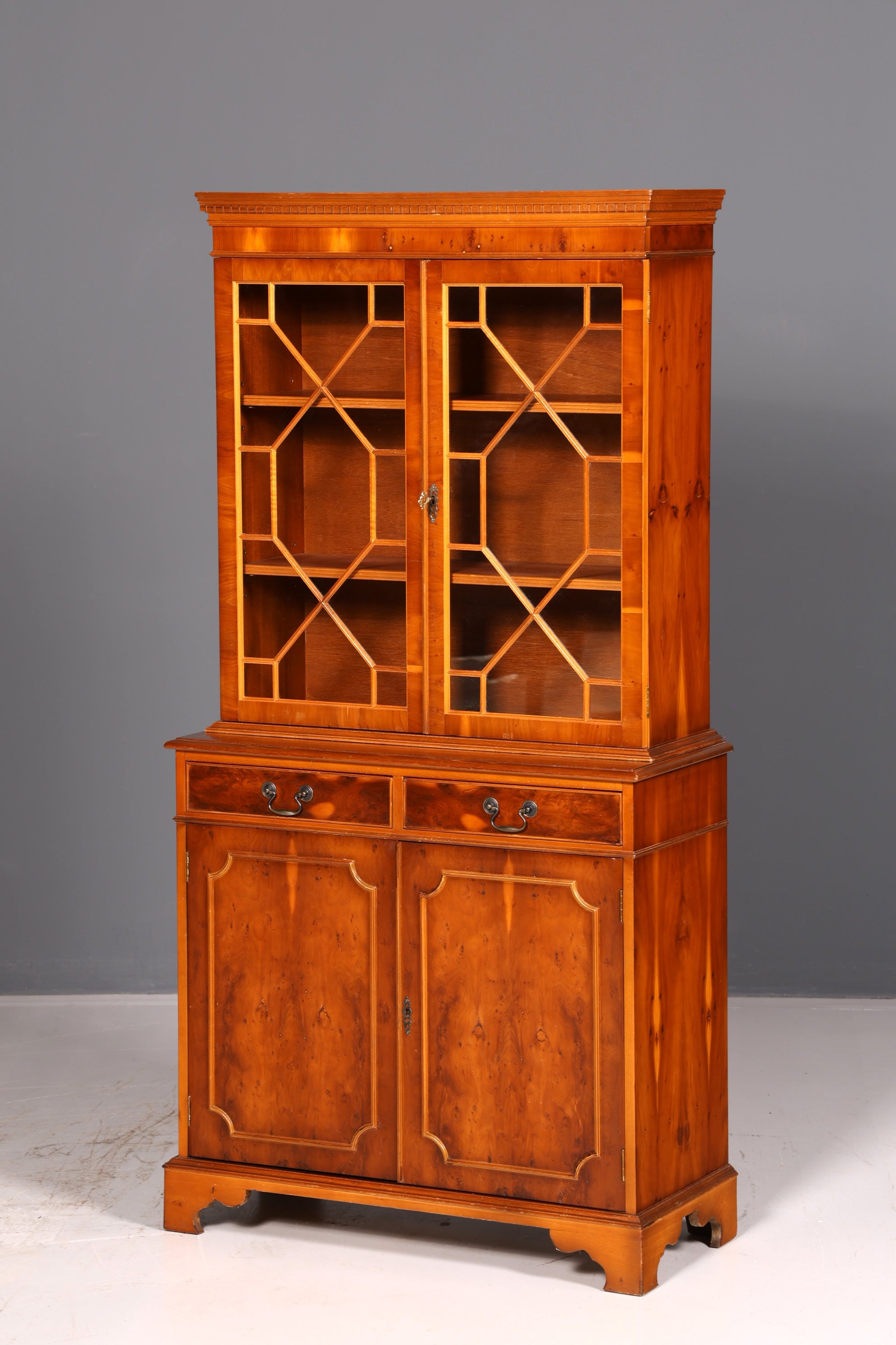 Traumhafte Englische Vitrine Eiche Holz Bibliothek Bücherschrank Buffet Vitrinenschrank Antik Vintage