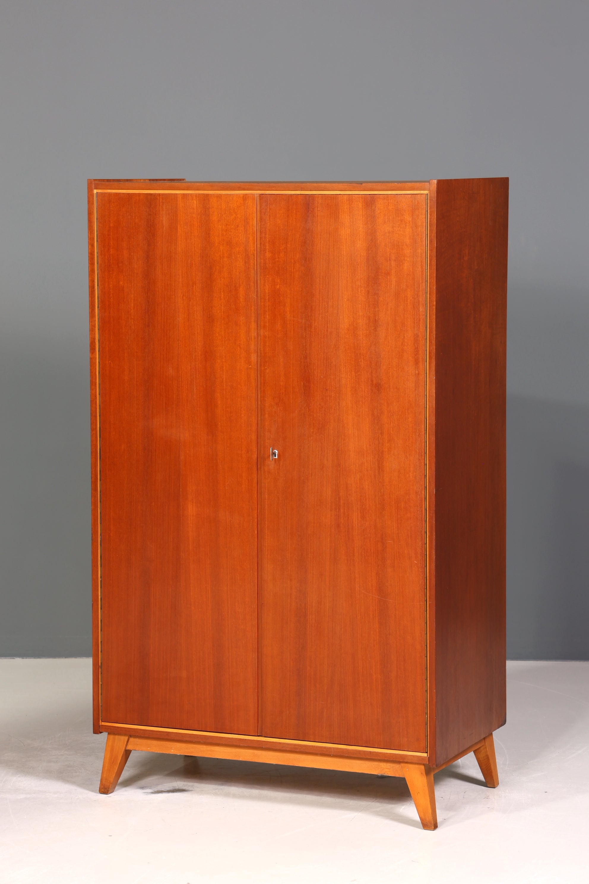 Traumhafter Mid Century Kleiderschrank Vintage Schrank Retro Wäscheschrank