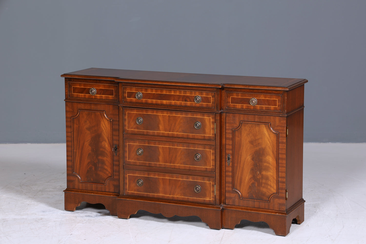 Wunderschönes Englisches Sideboard echt Holz Schrank Antik 60s Buffetschrank Kommode