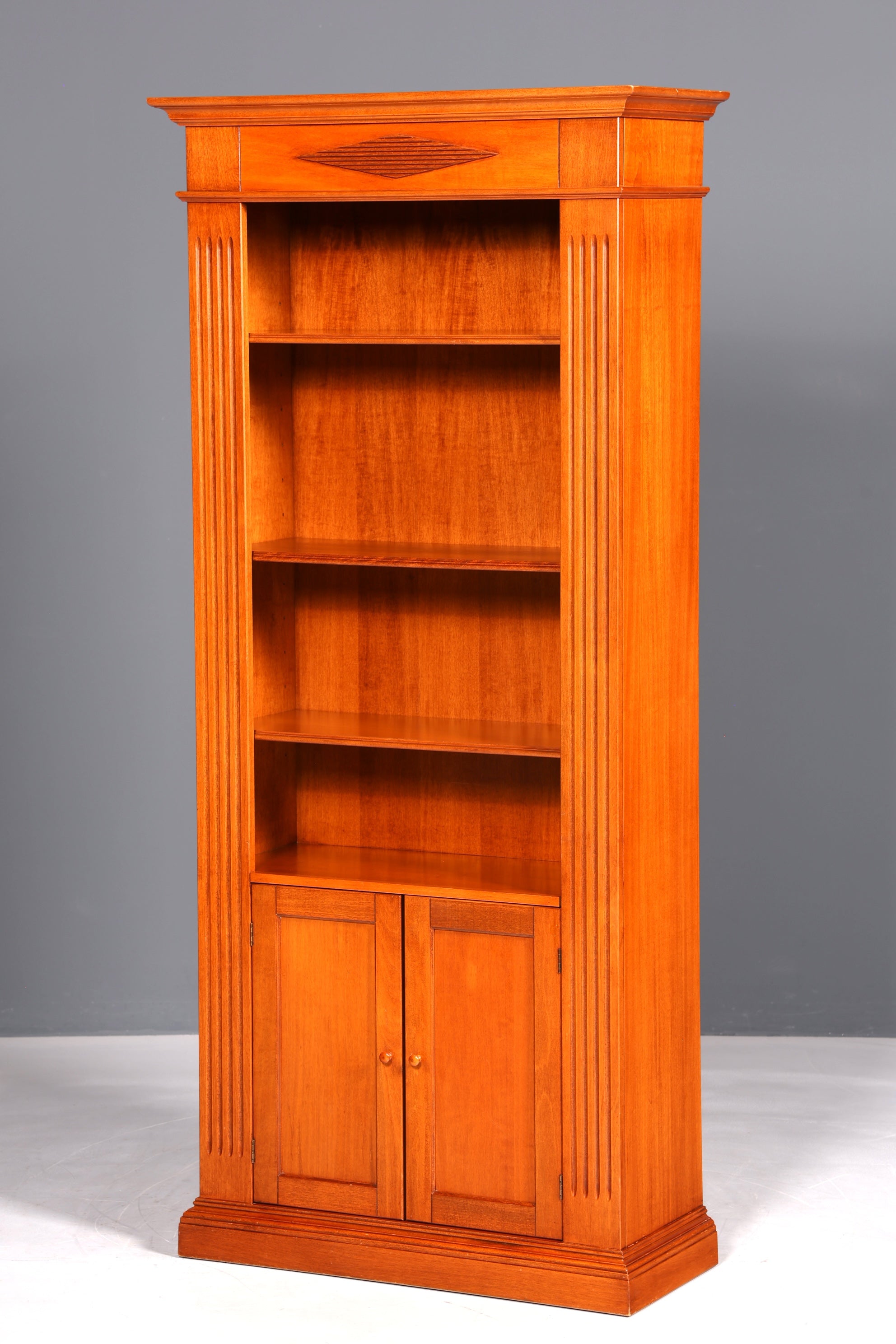 Wunderschönes Regal im englischen Stil Bücherregal Englisch Kirschholz Schrank Buchablage Antik 60s