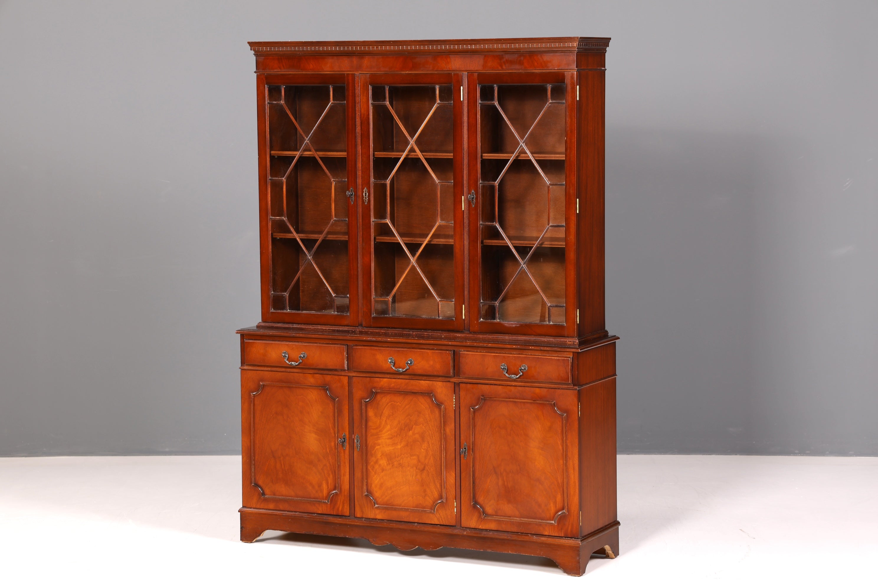 Wunderschöne Englische Vitrine Bibliothek Bücherschrank Buffet Schrank Antik 60s UK