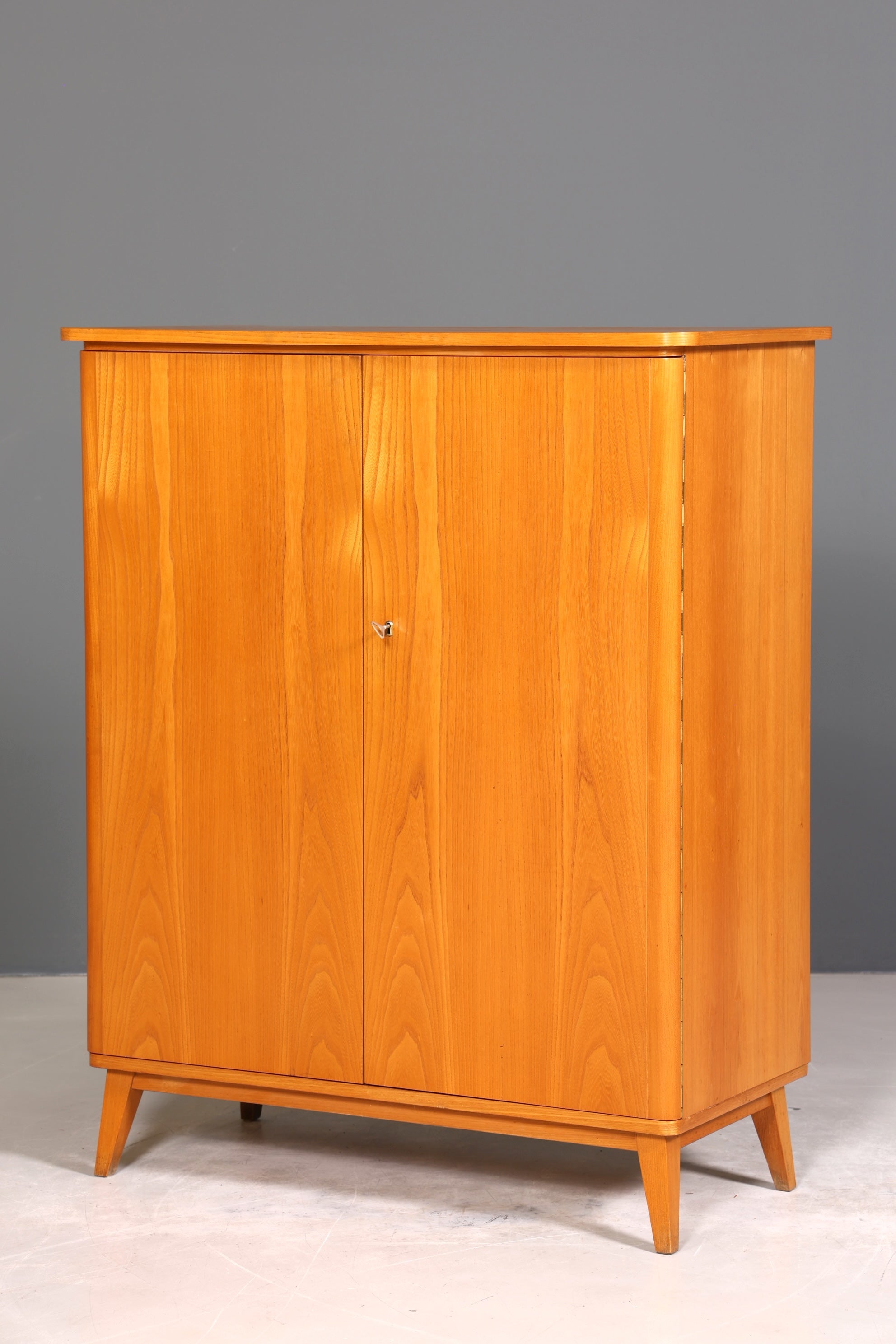 Traumhafter Mid Century Kleiderschrank Vintage Schrank Aktenschrank Retro Wäscheschrank