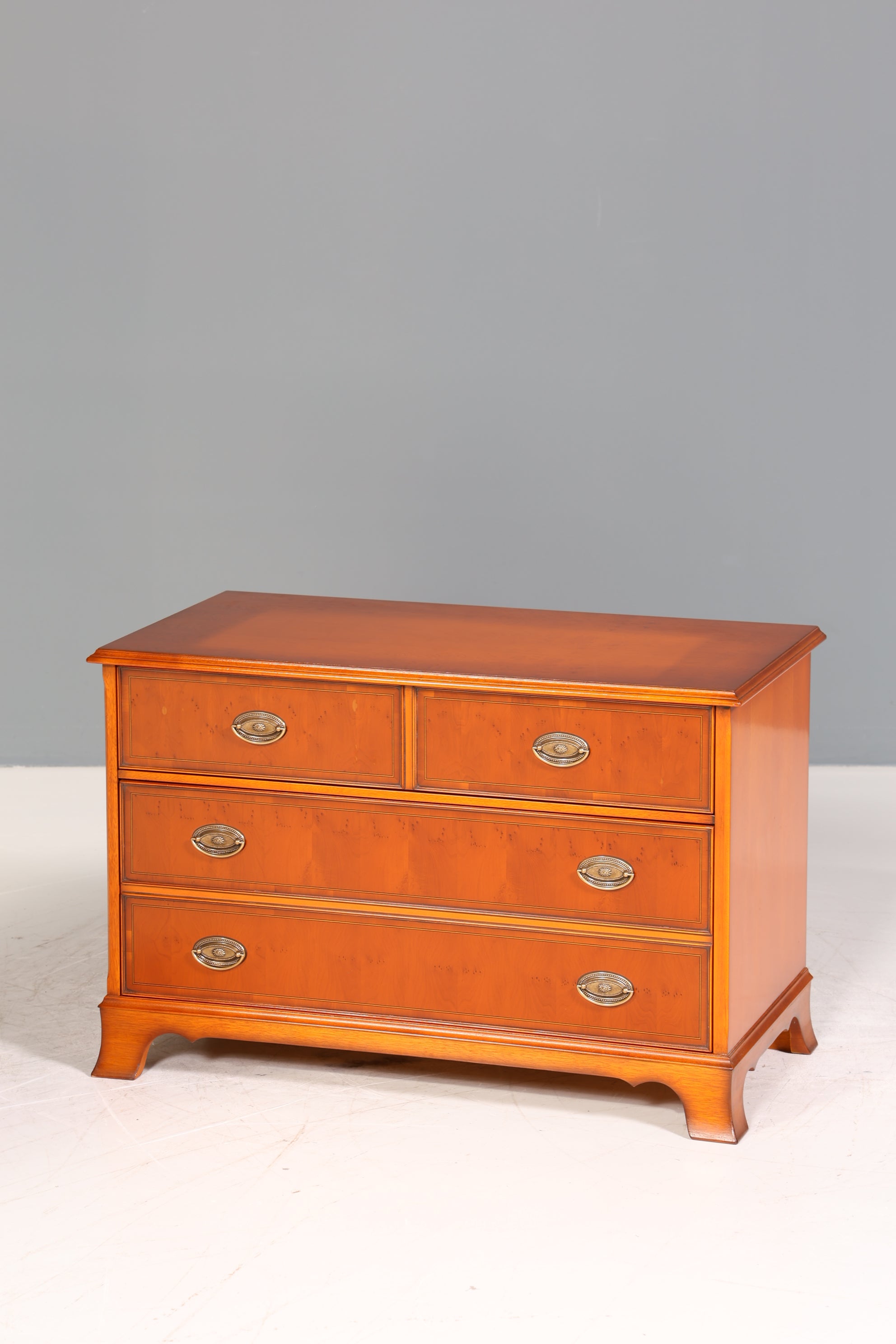 Traumhafte Original Heldense Kommode Eibe Antik Stil Hifi TV Schrank Sideboard echt Holz Klappschrank