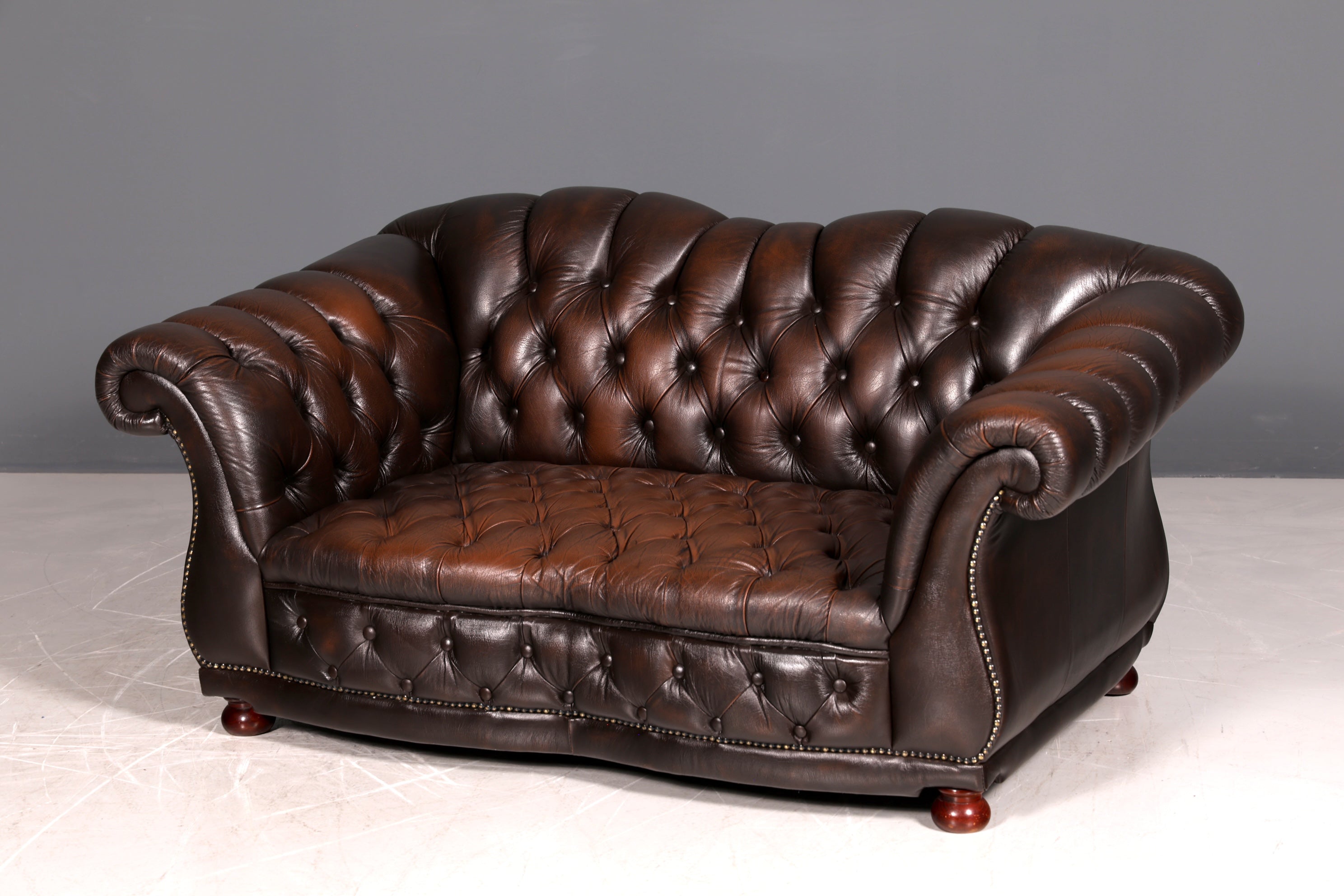 Wunderschönes Original Chesterfield 2er Sofa Englisch Herrenzimmer echt Leder 2- Sitzer Couch