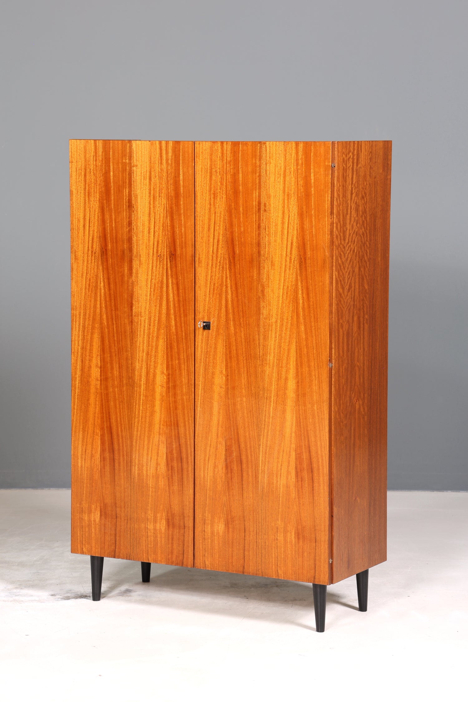 Wunderschöner Mid Century Schrank 60er Jahre Wäscheschrank Aktenschrank Kommode