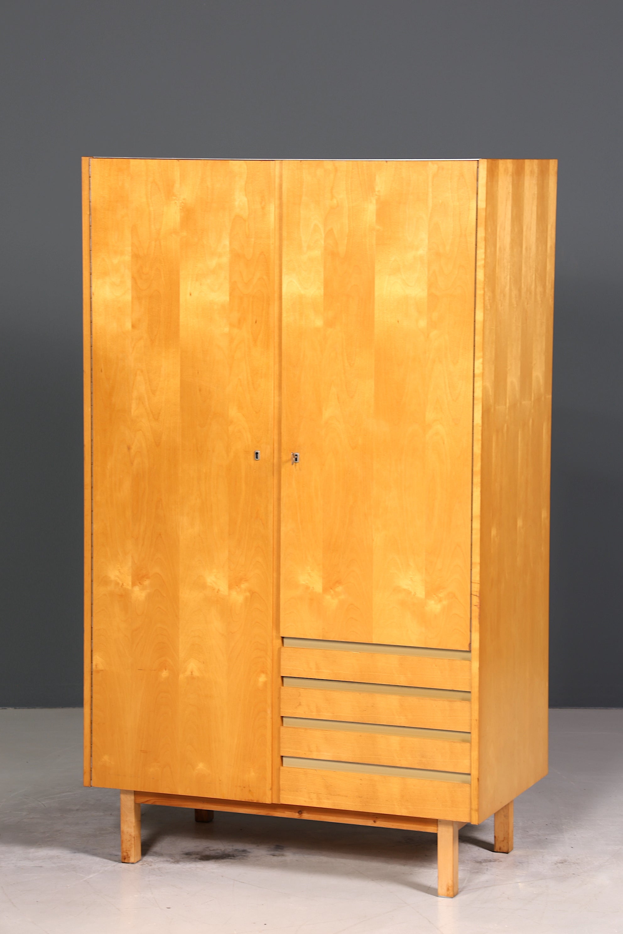 E833 Finish Traumhafter Mid Century Kleiderschrank Vintage Schrank Retro Wäscheschrank