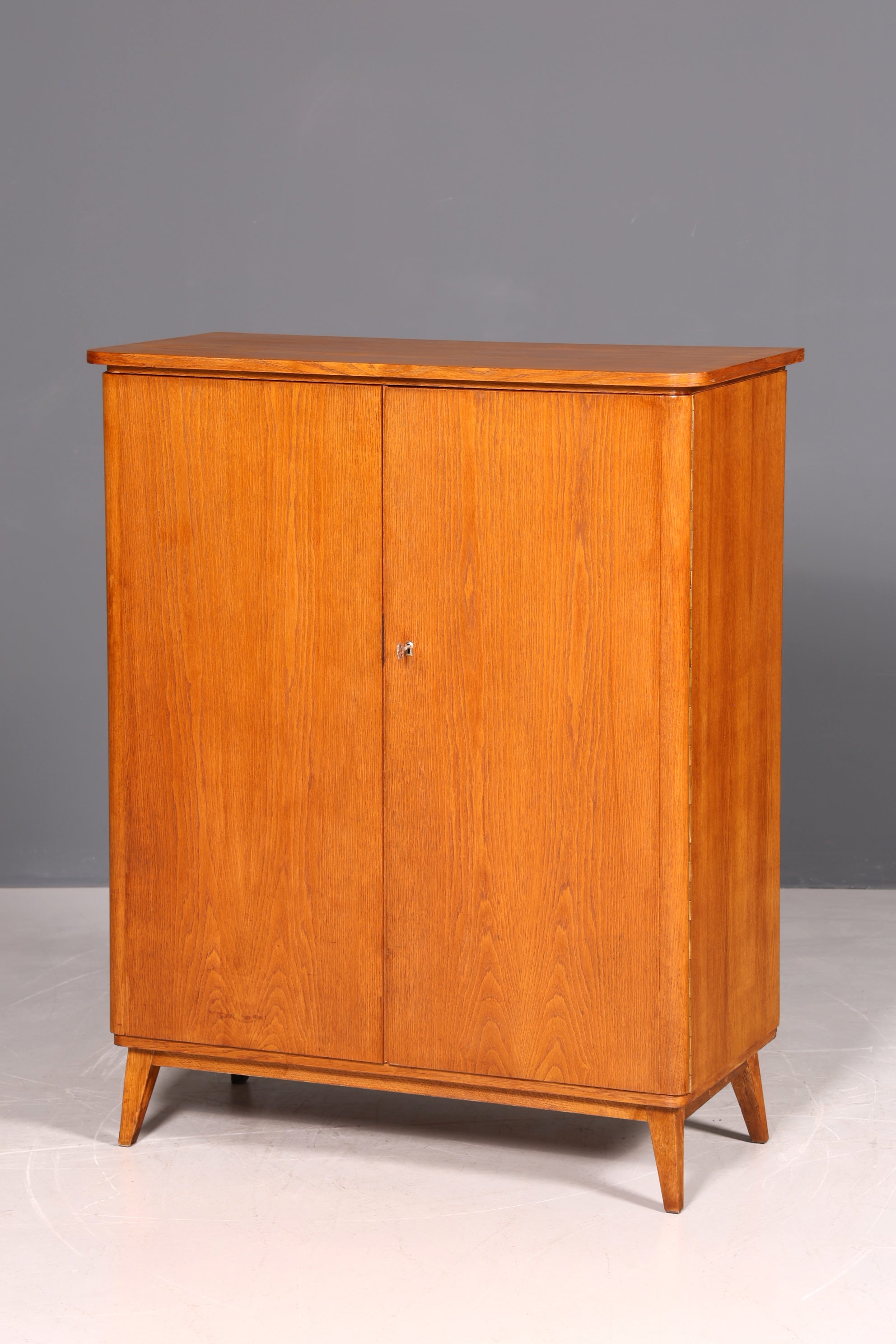 Spannende Mid Century Schrank Ebenbild