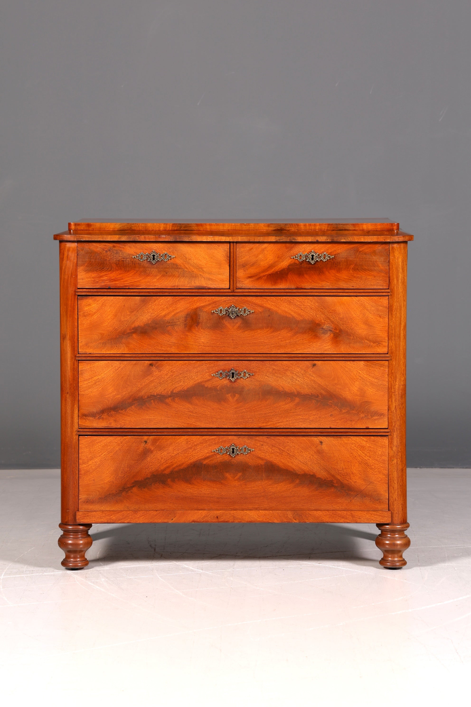 Stilvolle Louis Philippe Kommode Nussbaum Gründerzeit Schubladenkommode Antik um 1890 Sideboard