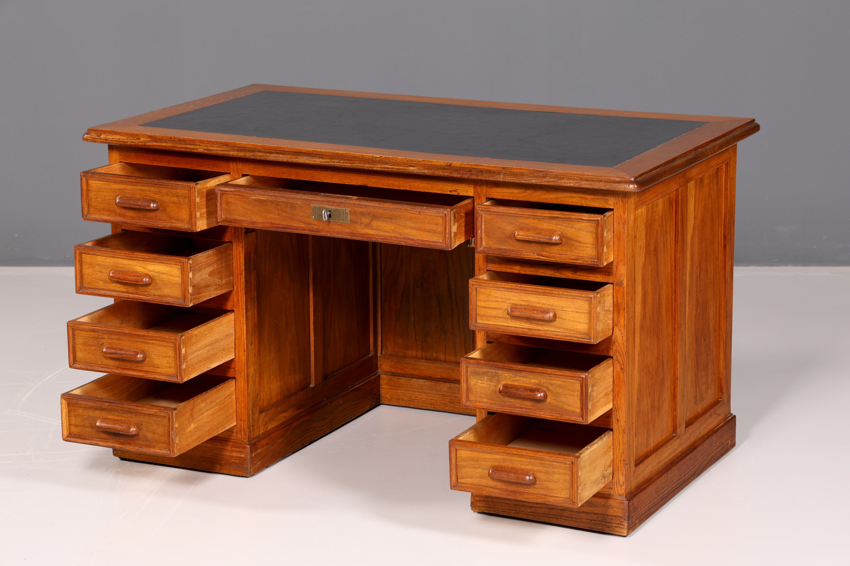 Wunderschöner Schreibtisch im Bauhaus Stil Art Deco Bürotisch Office Table Eiche Antik Vintage
