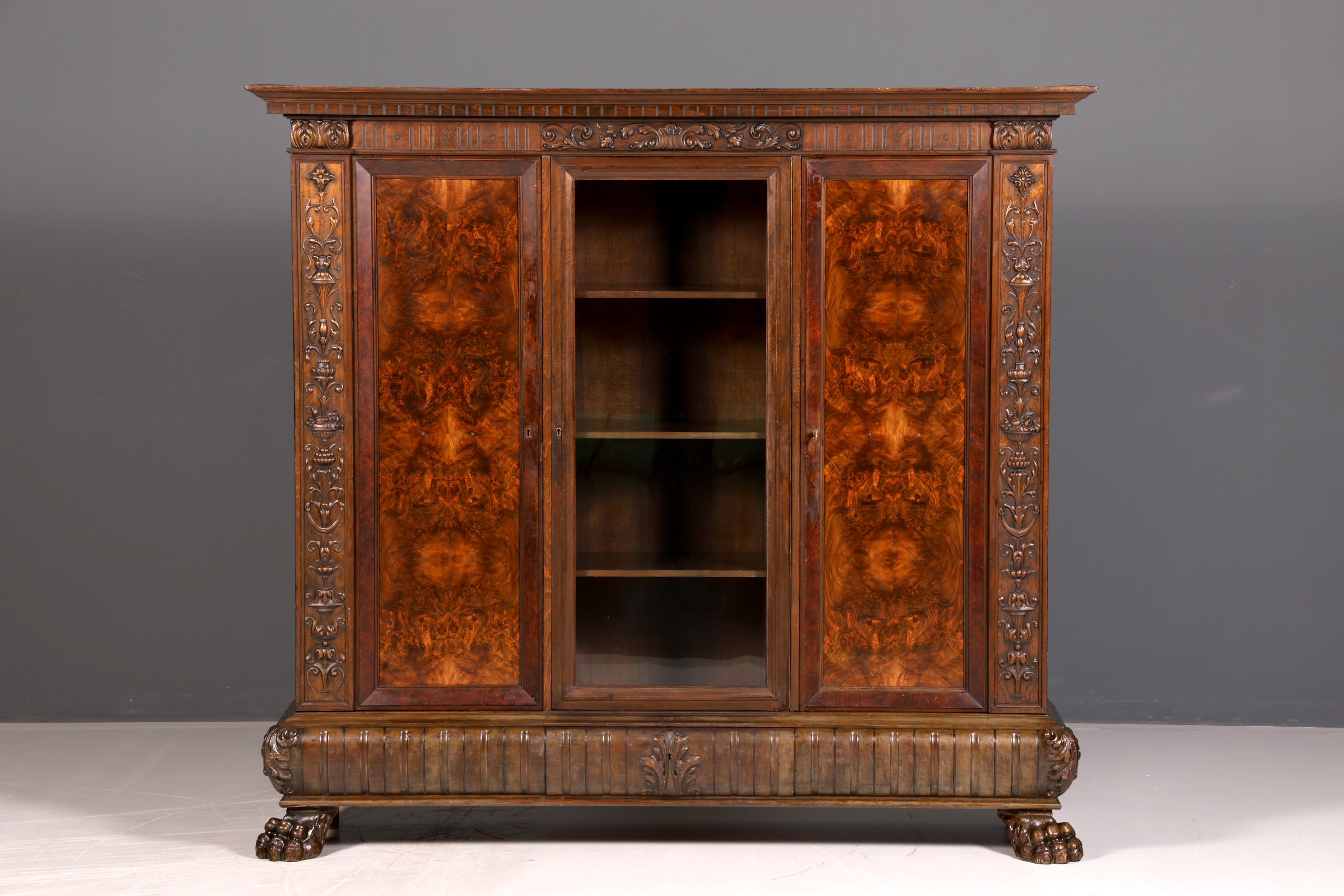 Beeindruckender Neorenaissance Bücherschrank Gründerzeit Vitrine Herrenzimmer Buffet Schrank Antik Massivholz