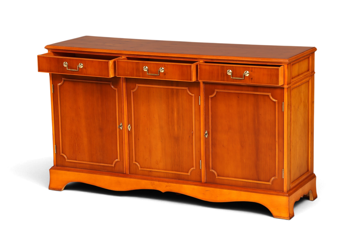 Hauptstadt Möblerei englisches Sideboard aus Eibenholz mit drei Schubladen und Türen im antiken Vintage-Stil