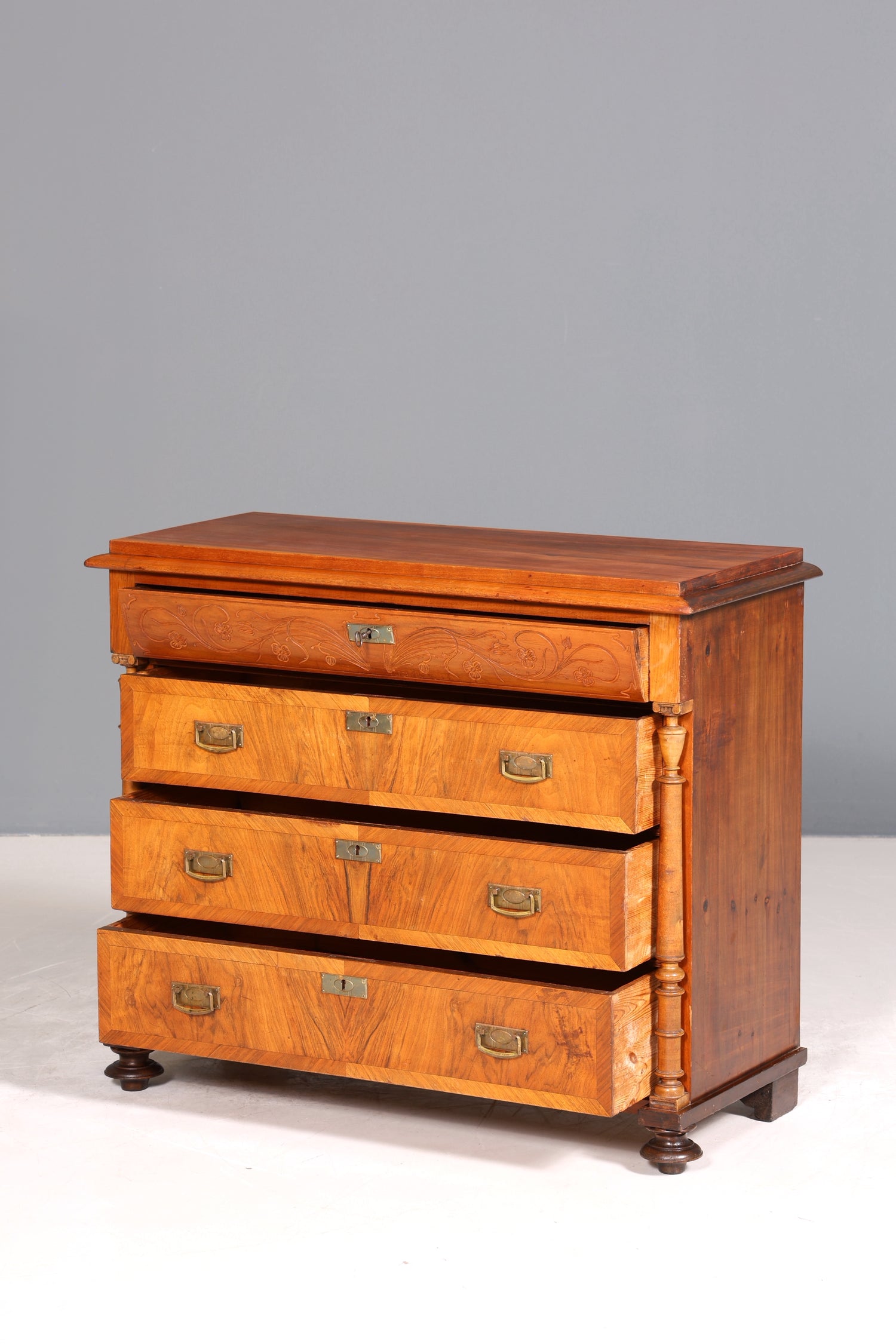 Stilvolle Gründerzeit Kommode Jugendstil Antik Sideboard Schubladenkommode Wäschekommode