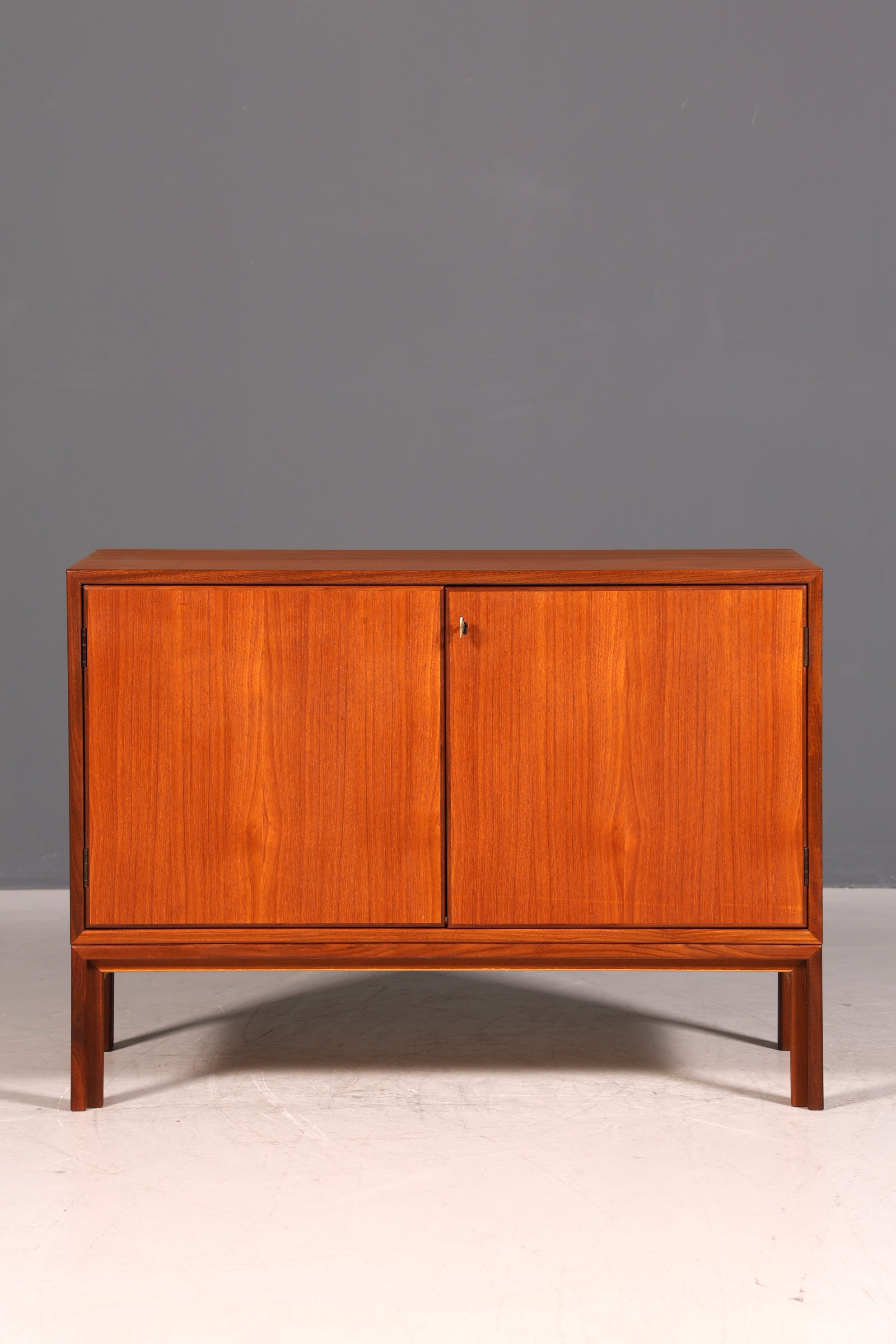 G446 Finish Wunderschöne Mid Century Kommode Vintage Schrank Retro Flur Kommode 60s Regal Sideboard (Kopie 3)