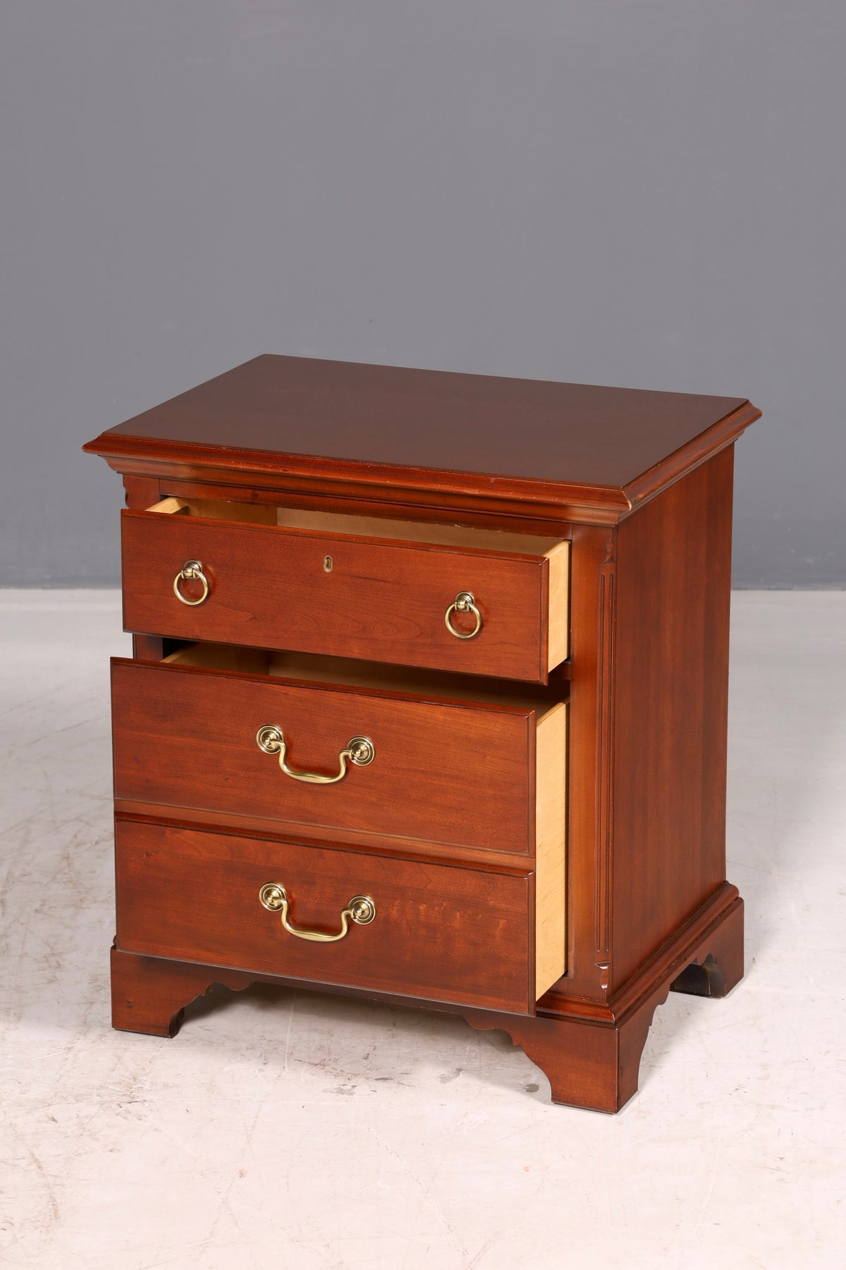 Edle Drexel Heritage Kommode Antik Stil Nachttisch USA Schubladenkommode 2 von 2