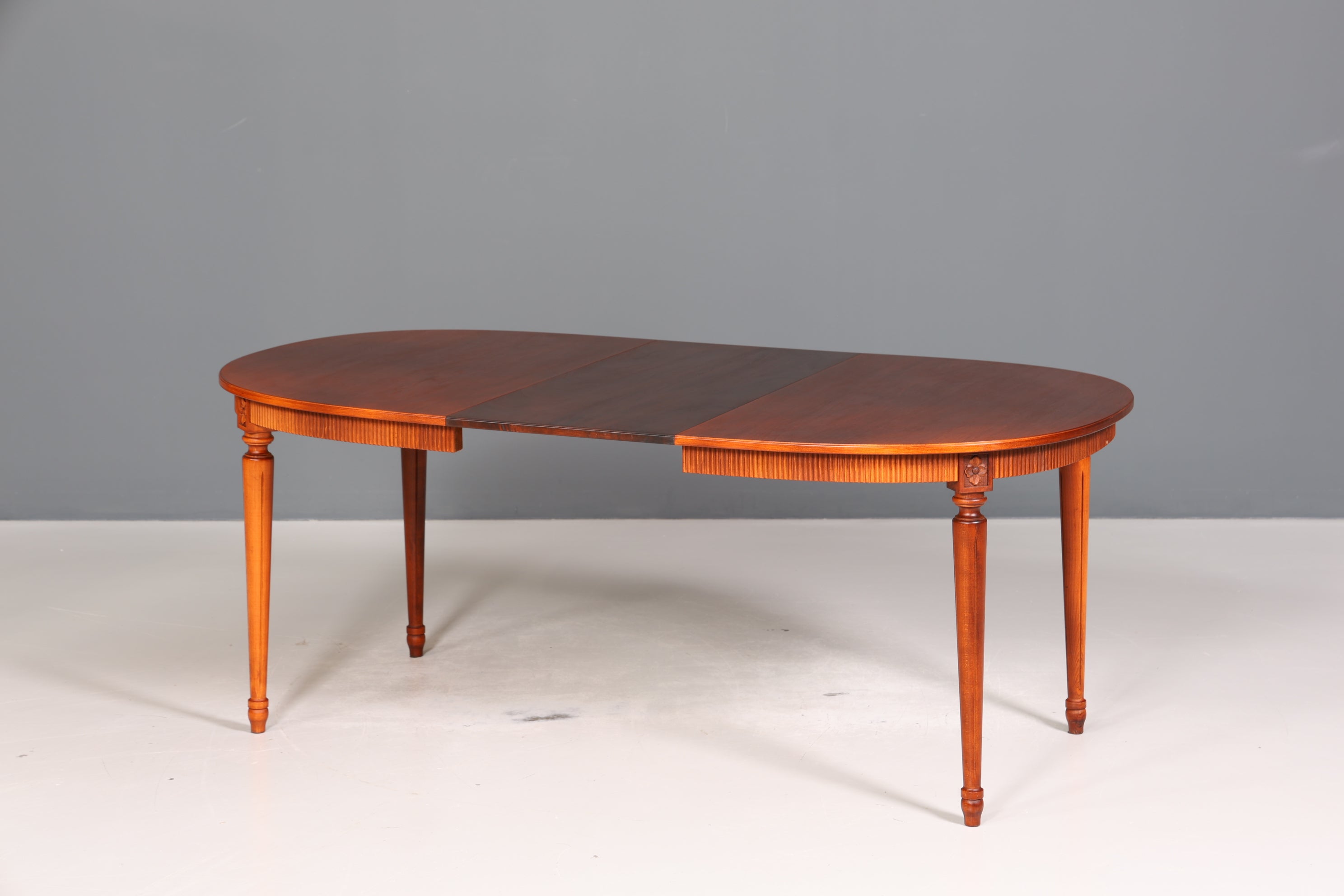 Wunderschöner Tisch im Gustavianischer Stil Küchentisch ausziehbar Antik Stil Esszimmer Tisch