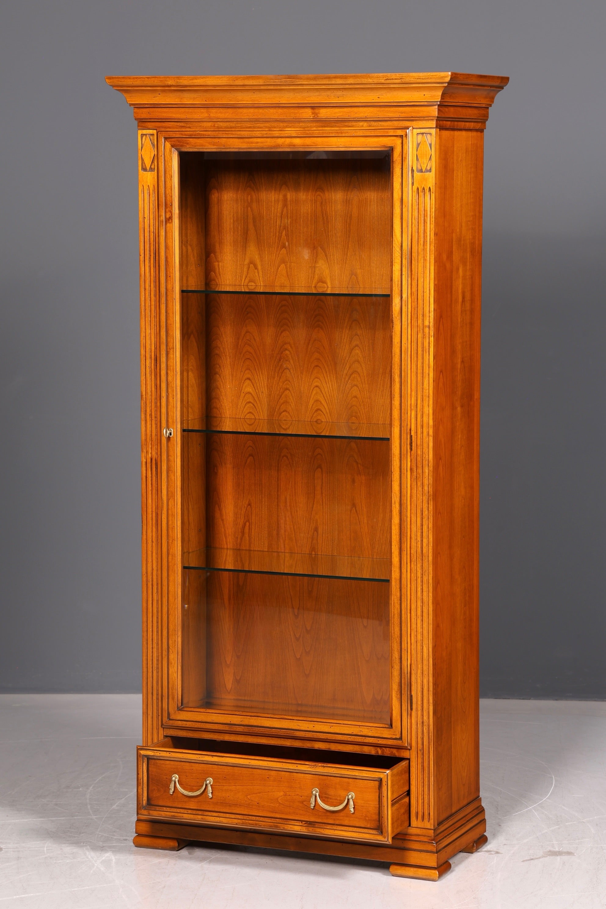 Traumhafte Original Selva Villa Borghese Vitrine Kirschholz Antik Stil Glasvitrine Geschirrschrank Italienische Möbel