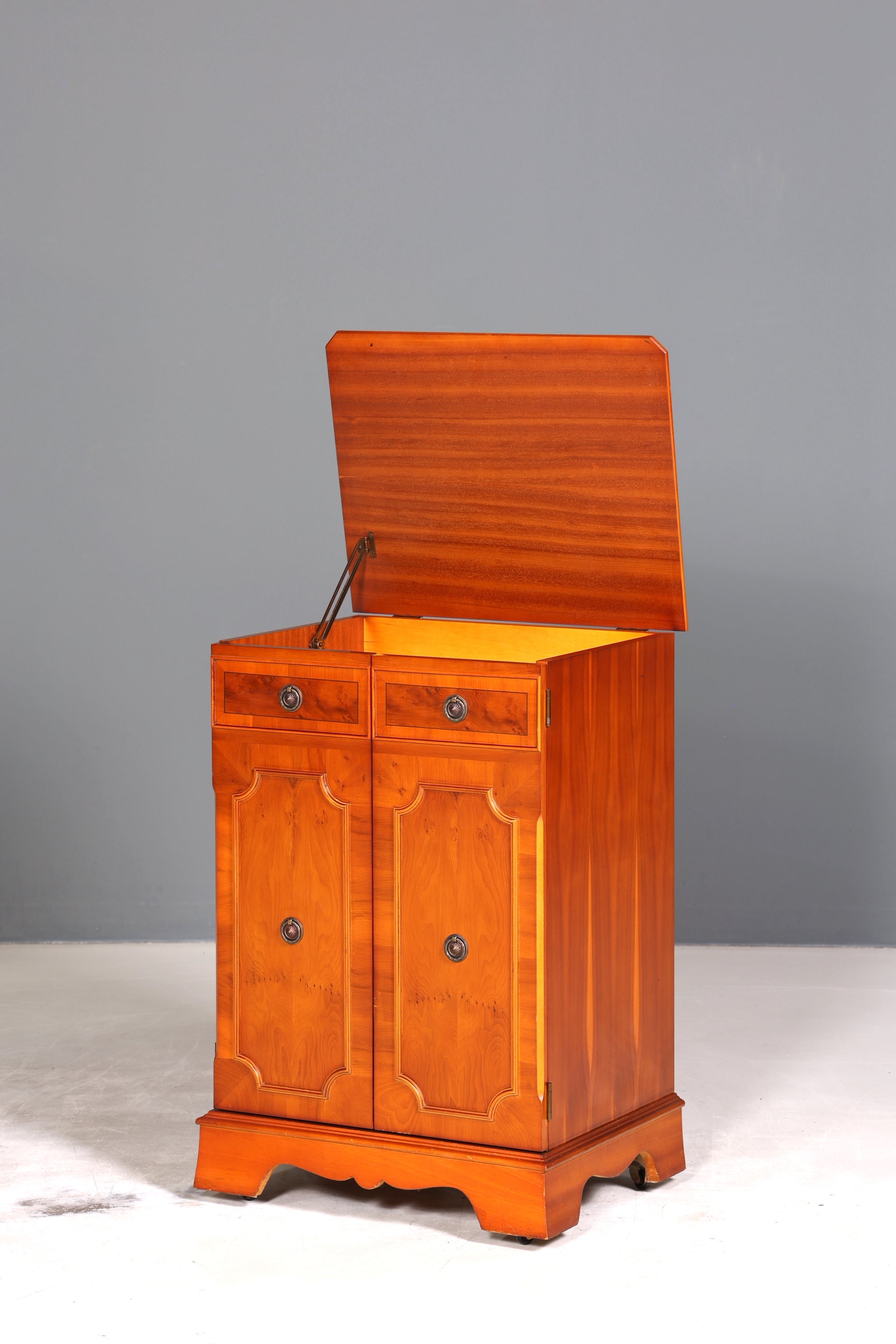 Traumhafter Englischer Schrank echt Holz Hifi Kommode Antik Stil Schallplatten Schrank 60s