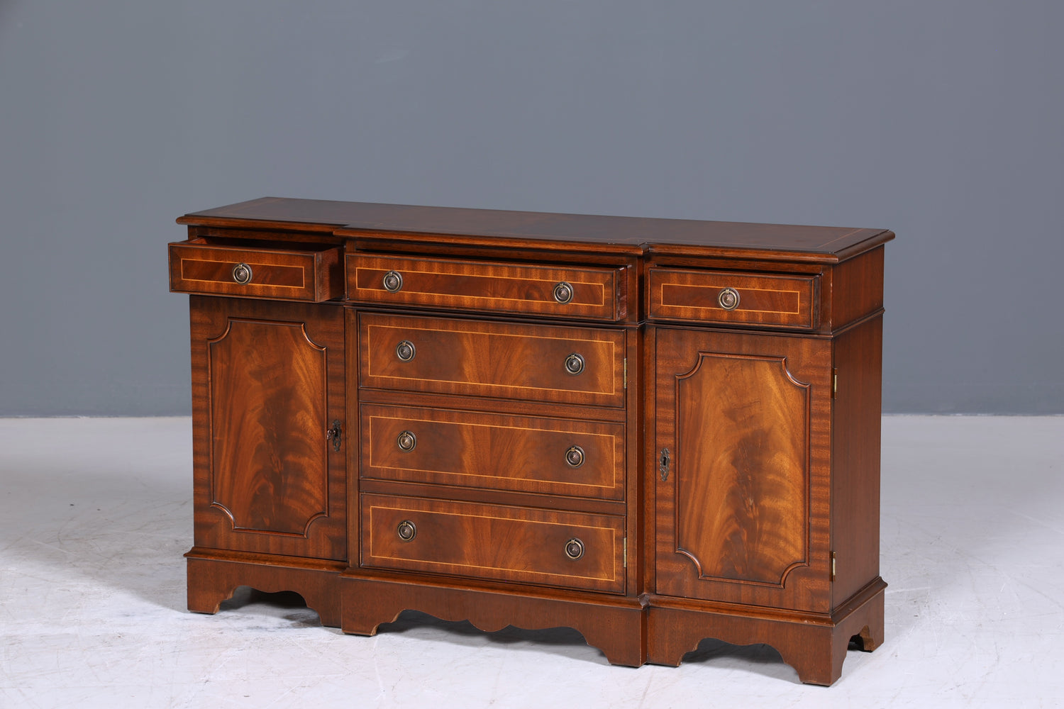 Wunderschönes Englisches Sideboard echt Holz Schrank Antik 60s Buffetschrank Kommode